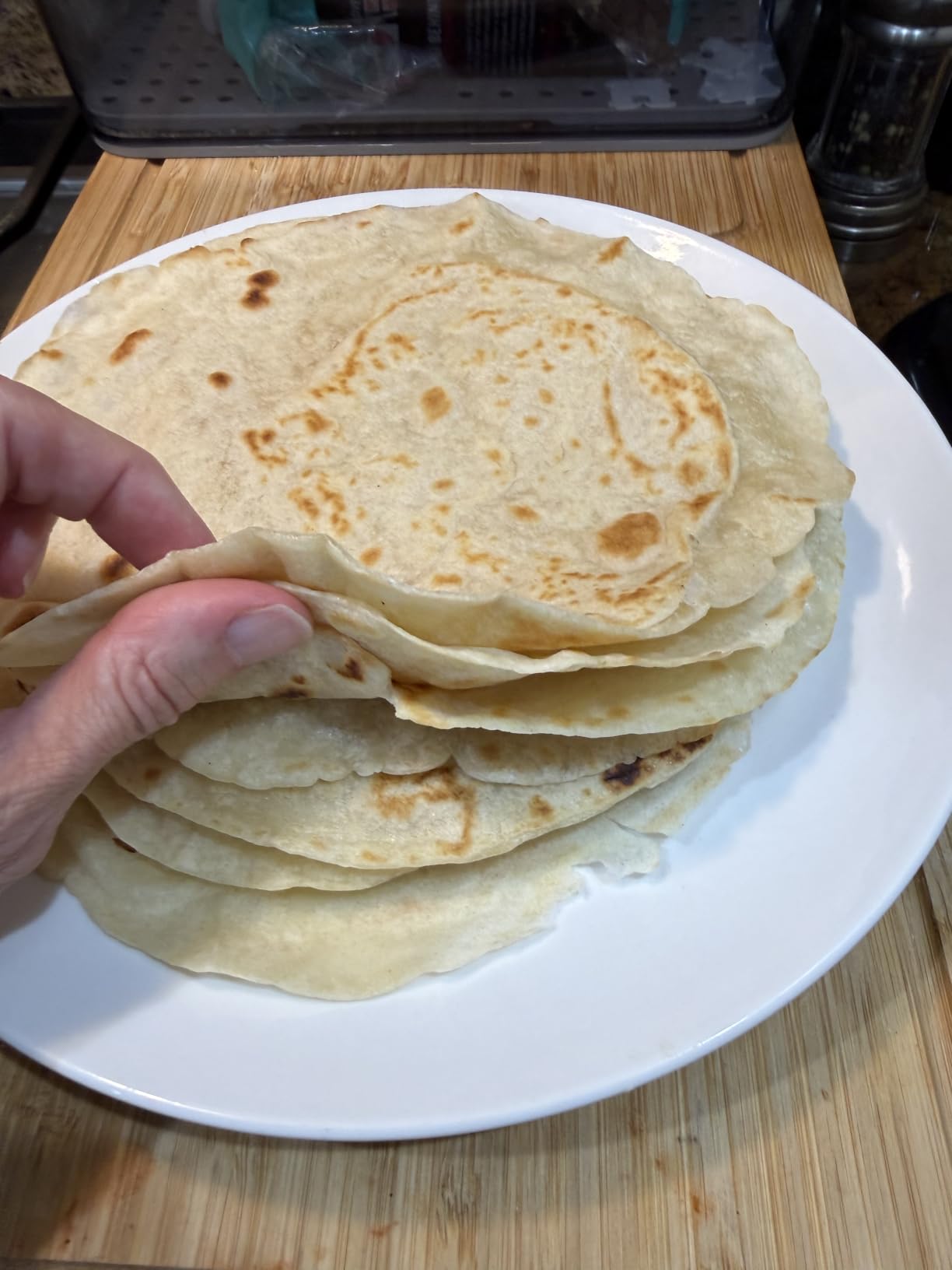 VEVOR Tortilla Press, 10 Inch Tortilla and Roti Maker, Cast Iron Heavy Duty Tortilladora Press, Pre-Seasoned Pataconera with 100 Pcs Parchment Paper, Dough Maker for Flour Tortilla, Tawa customer photo 2