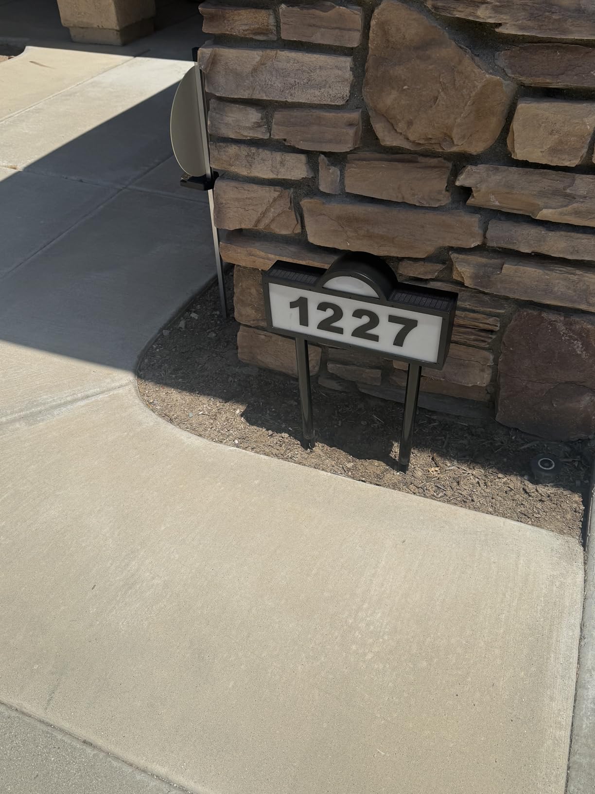 Solar Address Signs for Yard, Solar Powered Address Sign with Warm White & Cold White, IP65 Waterproof Solar House Numbers for Outside, LED Illuminated Plaques Wall Mounted & In Ground customer photo 1