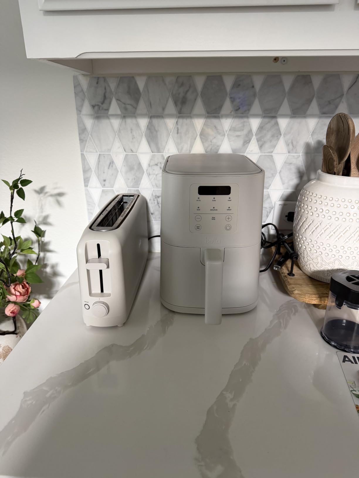 bella Fits-anywhereâ„¢ Slim 4qt Air Fryer, Non-Toxic Coating, Oatmilk customer photo 2