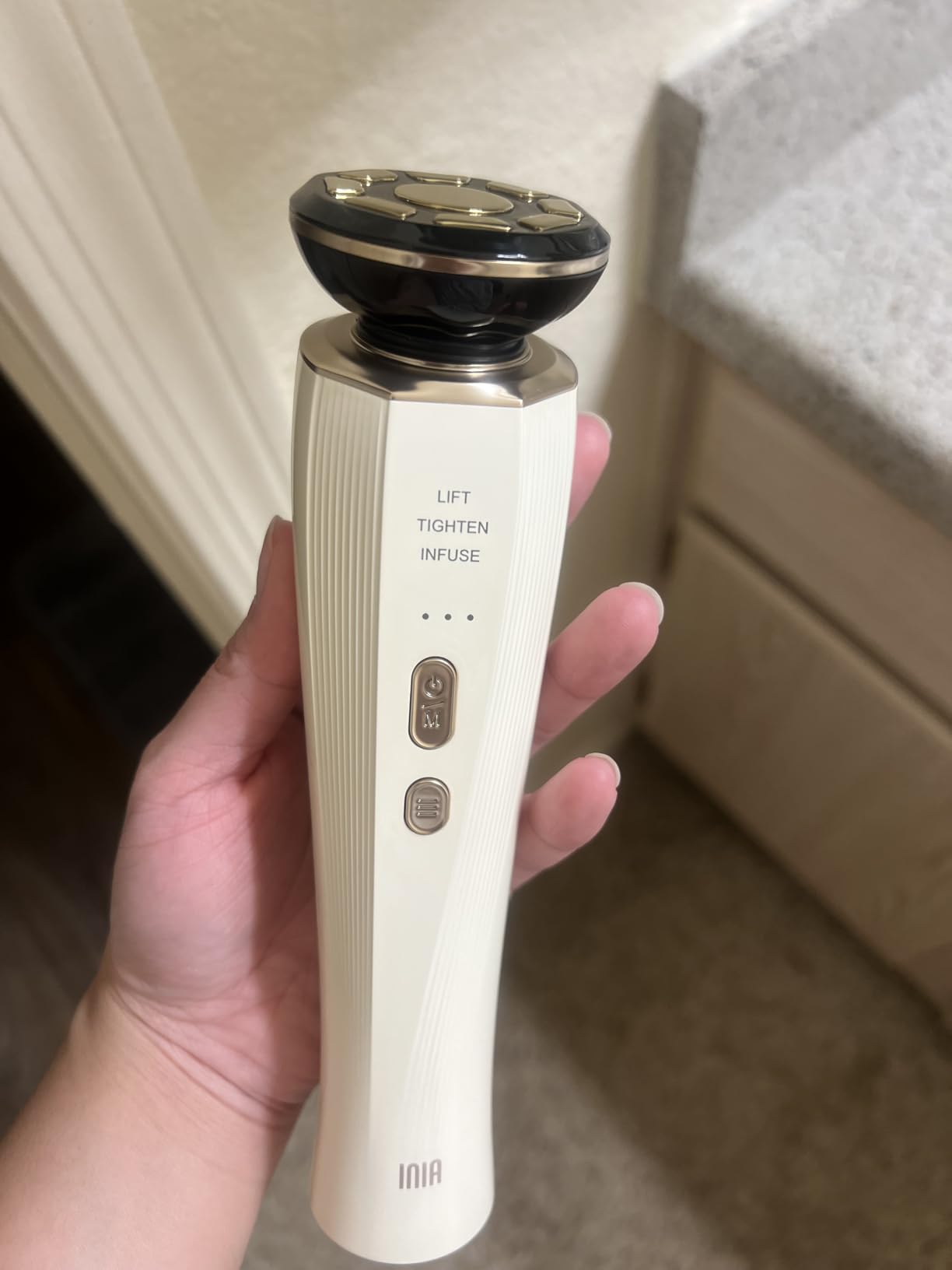 INIA Flare 3-in-1 Red Light Therapy Beauty Device for Face & Neck White | Help Reduce Puffiness, Support Skin Firmness, and Enhance Radiance, Ideal for Daily Home Use Skincare customer photo 2
