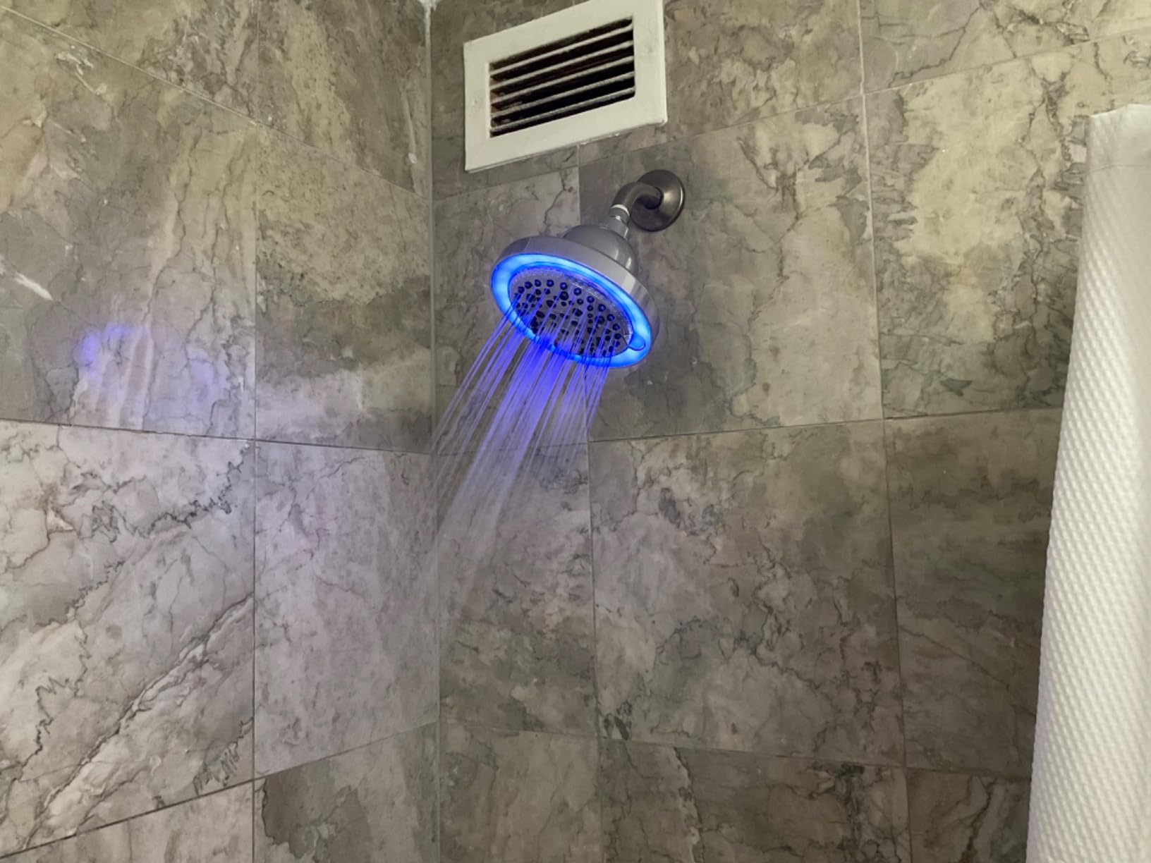 FEELSO LED Filtered Shower Head, High Pressure Rain Shower Head with Filters | Light Color Changing, 7 Modes, Water Softener Shower Head for Hard Water, Remove Chlorine, Reduces Dry Itchy Skin & Hair customer photo 1