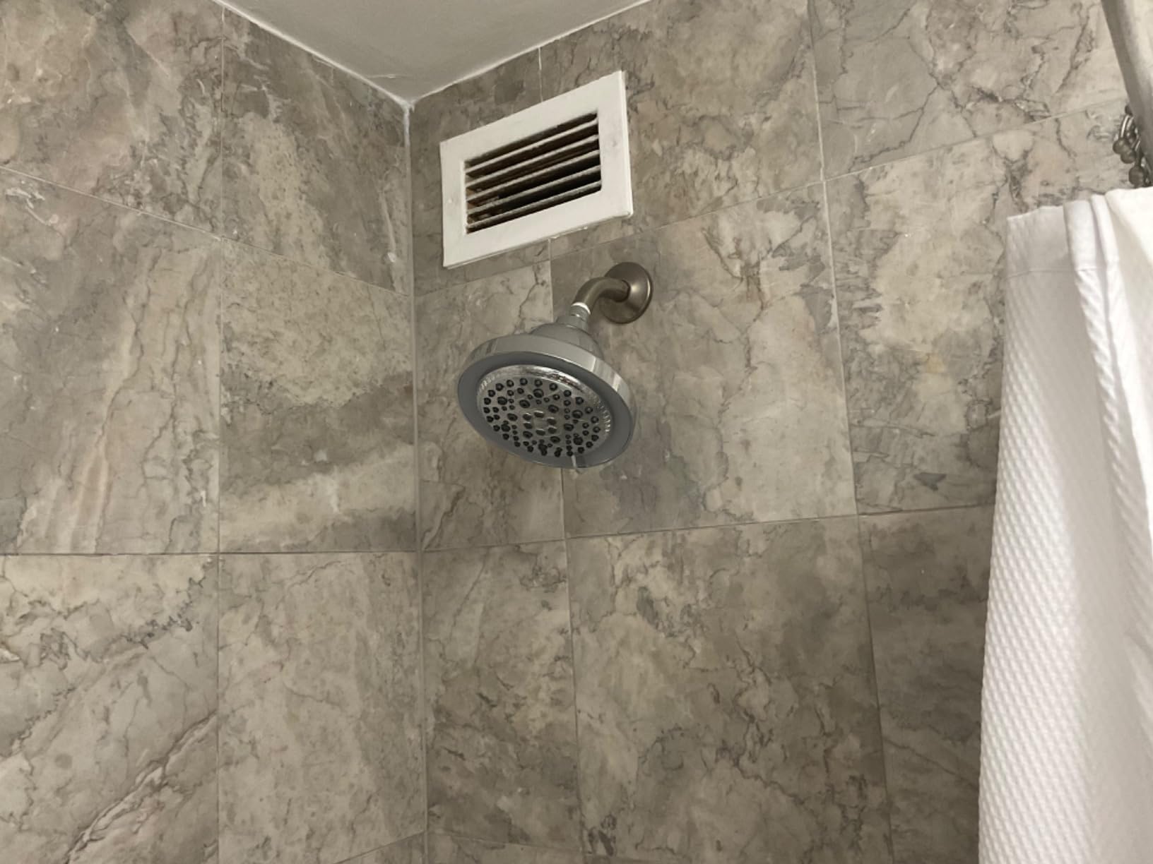 FEELSO LED Filtered Shower Head, High Pressure Rain Shower Head with Filters | Light Color Changing, 7 Modes, Water Softener Shower Head for Hard Water, Remove Chlorine, Reduces Dry Itchy Skin & Hair customer photo 2