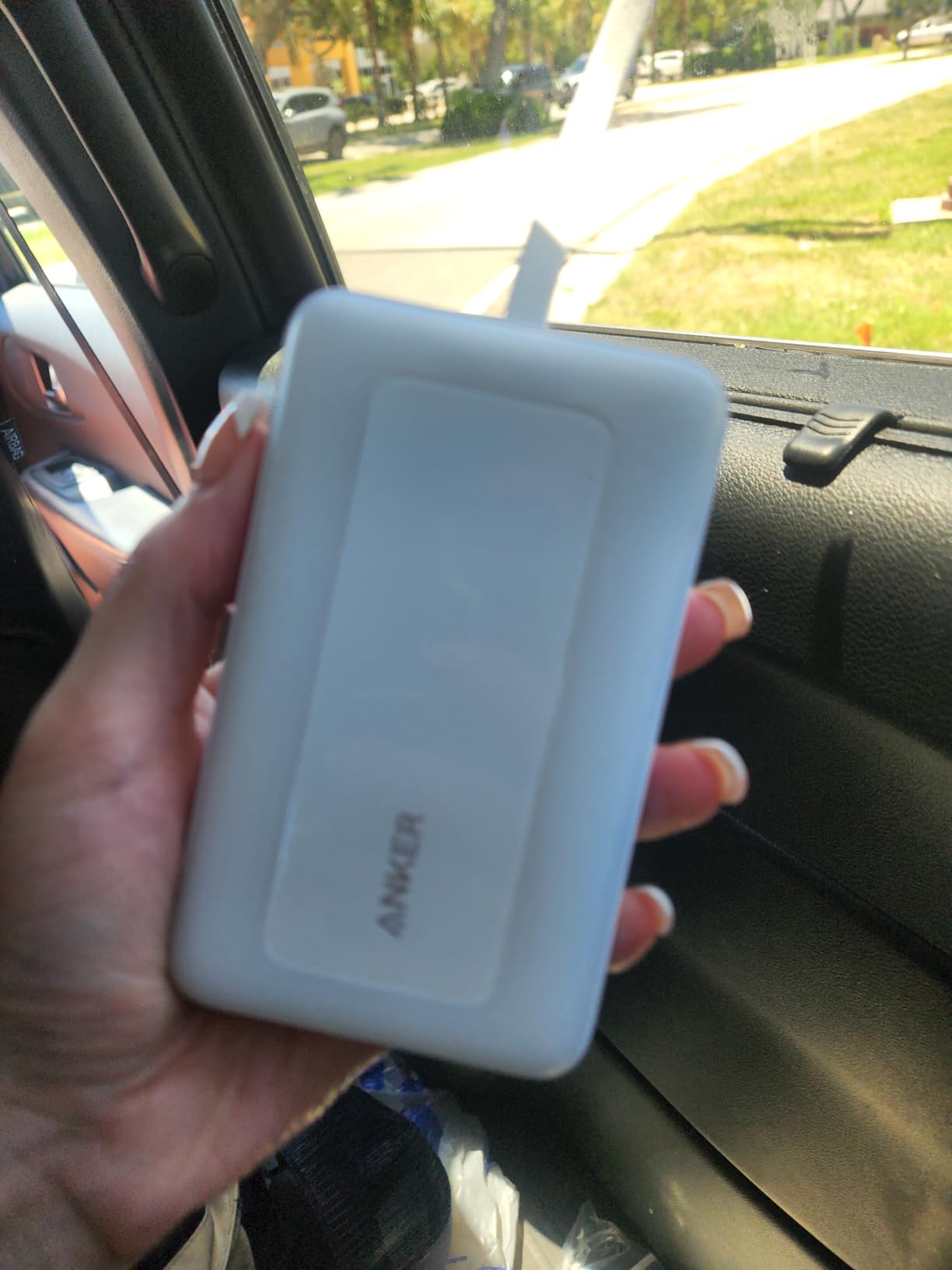 Anker Zolo Power Bank, 20,000mAh 30W Portable Charger with Built-in USB-C | High-Speed Charging for iPhone 17 / 16 / 15 Series, Galaxy, and More customer photo 2