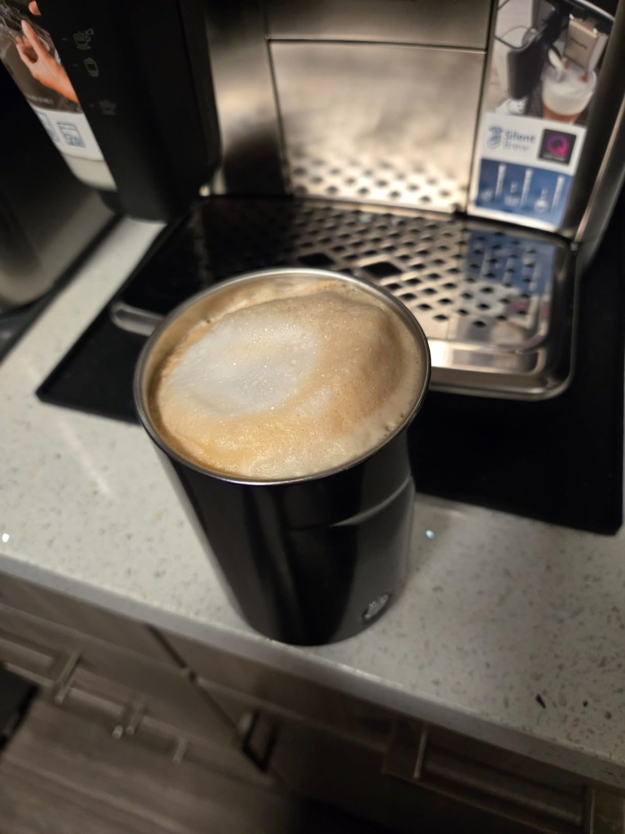 Philips 4400 Series Fully Automatic Espresso Machine, LatteGo Milk System, Integrated Grinder, 12 Hot & Iced Coffee Pre-Sets, Quick Start, SilentBrew, 15-Bar Pressure, Black Chrome (EP4444/90) customer photo 1