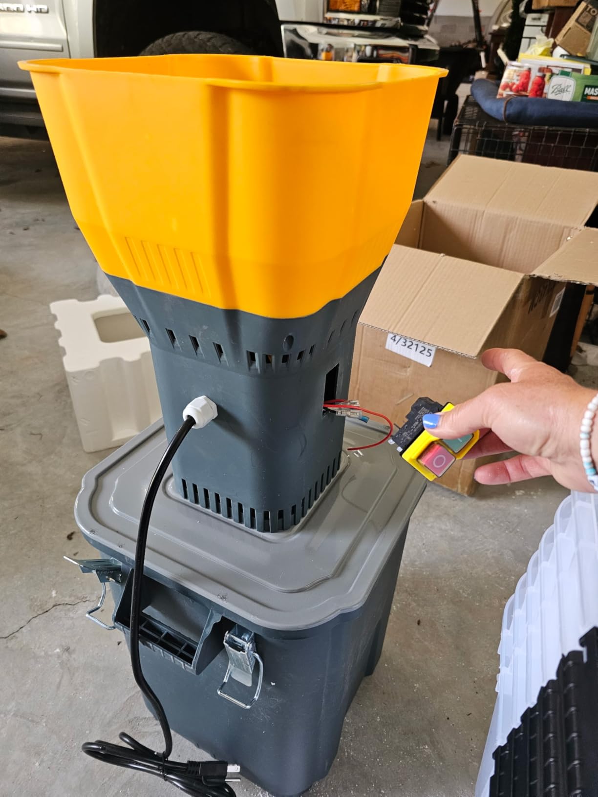 Grain Mill Corn Grinder, 1000w Electric Feed Grinder Mill 25L | Dust-Free Dry Cereals Grinder with Detachable Hopper & 5 Sieves for Wheat Corn Grain Spice Coffee Beans 6.6 Gallons customer photo 2