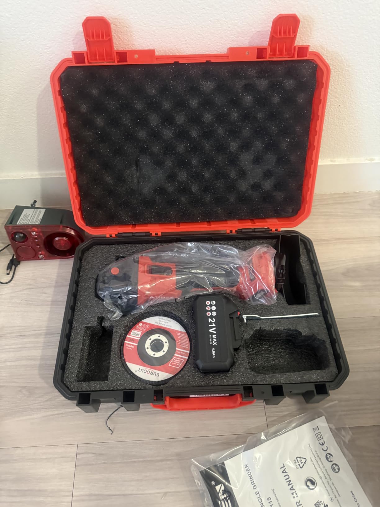AOBEN Cordless Angle Grinder 4-1/2 inch, 21V Battery Grinder Kit, Power Electric Cut Off Tool, Brushless Motor, 2x4.0Ah Battery & Charger customer photo 1
