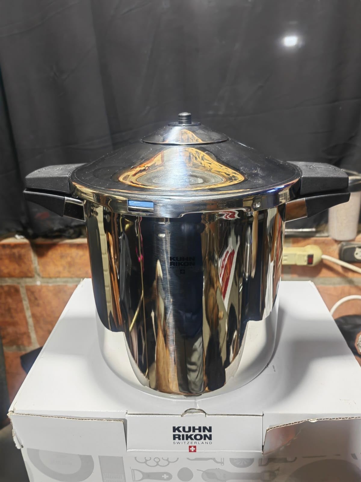 Kuhn Rikon DUROMATIC 5.0L Stovetop Pressure Cooker, 22cm, Swiss Made, 18/10 Stainless Steel customer photo 2