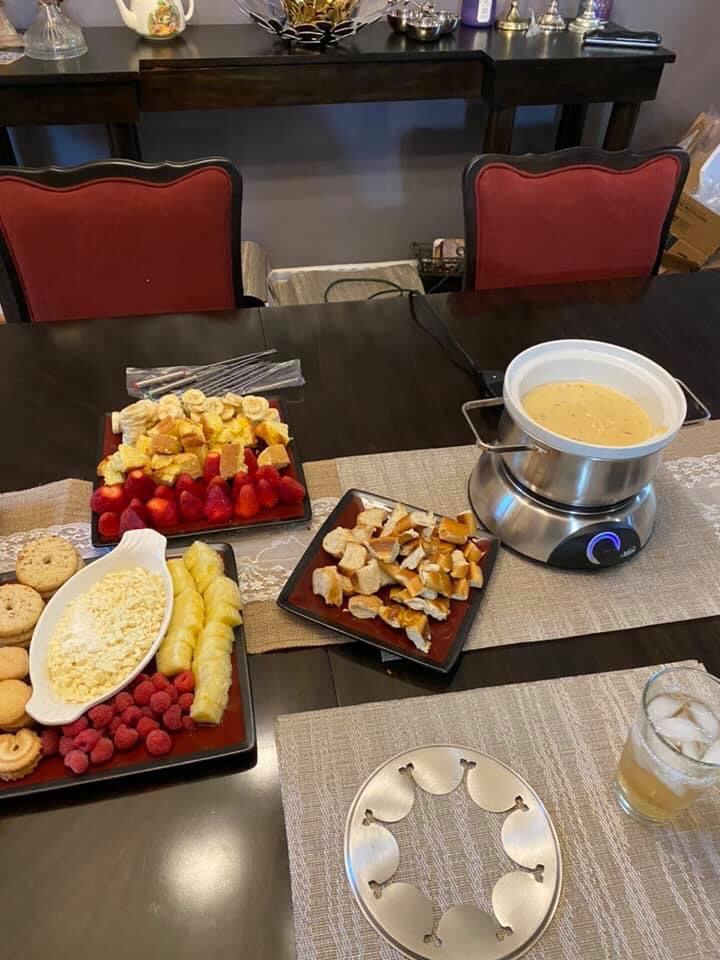 Artestia Electric Fondue Pot Set for Cheese, Chocolate, Broth & Hot Pot | 2.6QT, Adjustable Temperature Control, Removable Stainless Steel & Ceramic Bowls, 8 Color-Coded Forks customer photo 1