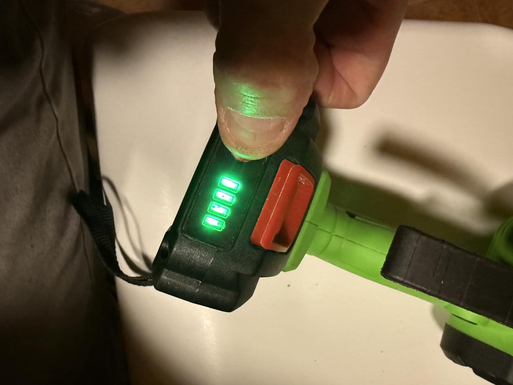 Saker Mini Chainsaw Cordless, 6 Inch Battery Chainsaw Green | Electric Chainsaw, One-Hand Portable Chain Saw customer photo 2