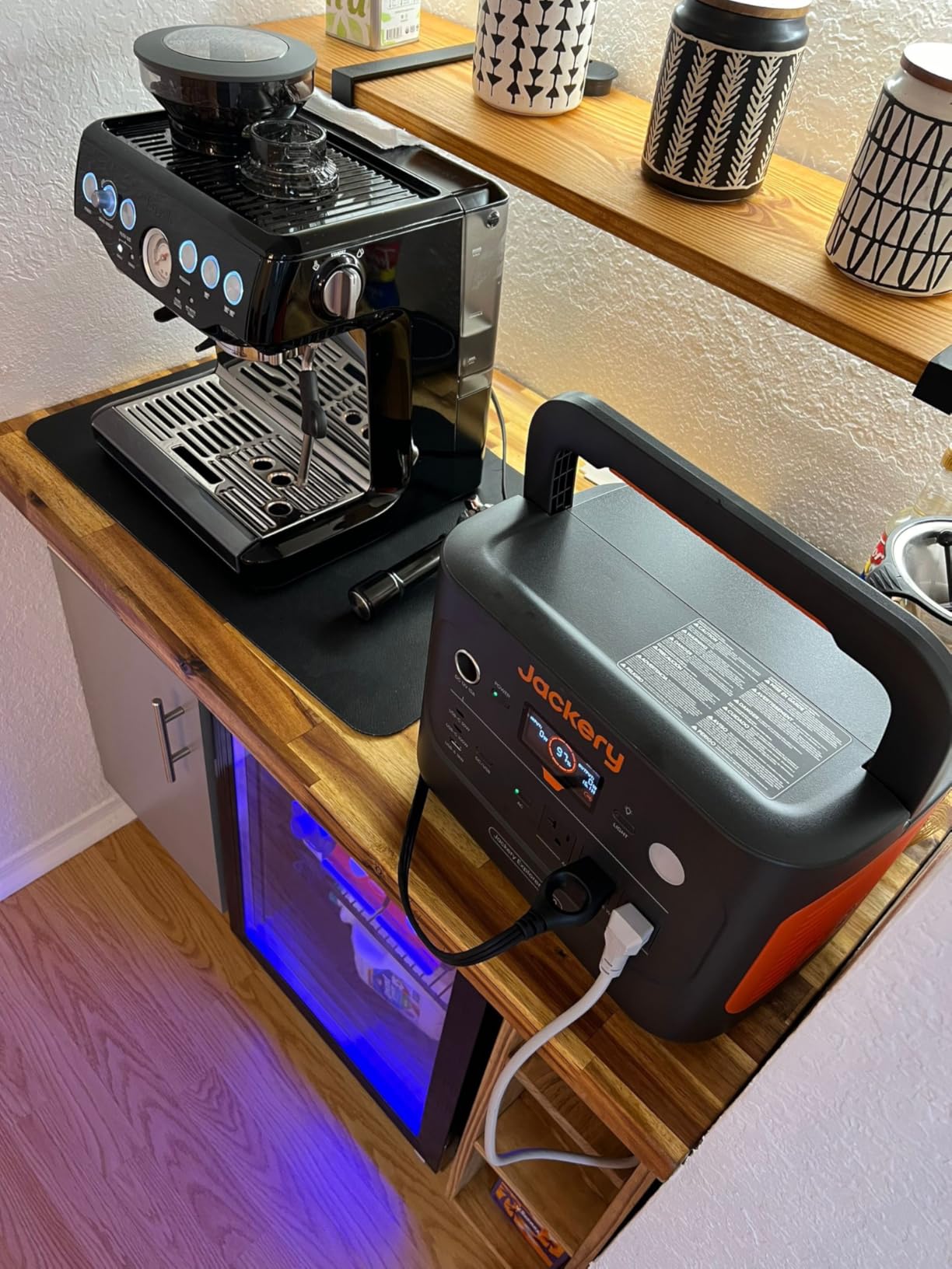 Jackery Explorer 1000 v2 Portable Power Station, 1070Wh, 1500W | 1 Hr Fast Charge, LiFePO4 Battery, 100W USB-C Output, Solar Generator for Camping, Emergency, RV (Solar Panel Optional) customer photo 2