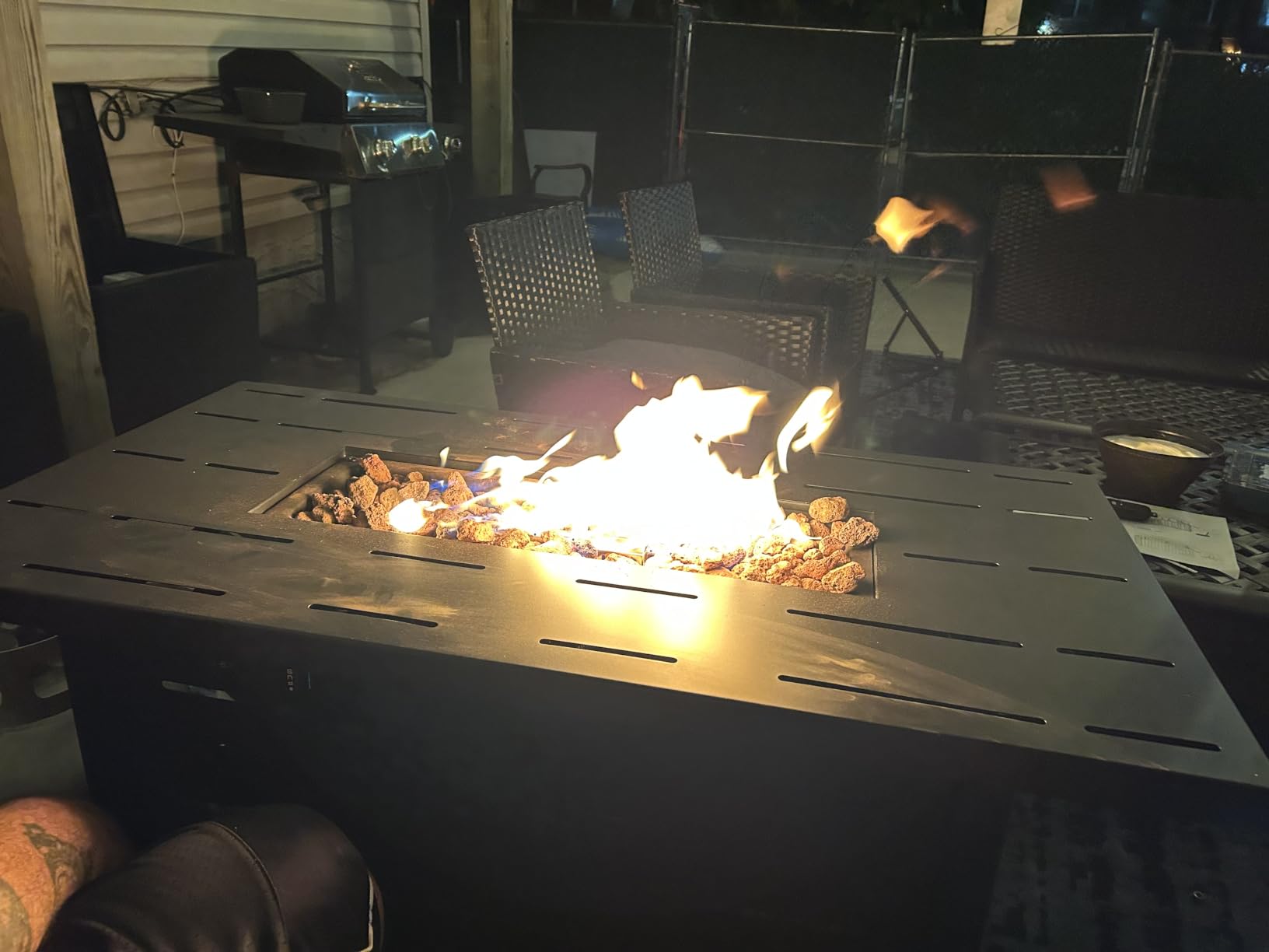 43 inch Outdoor Propane Fire Pit 50,000 BTU Gas Fire Pit Table with Lid, Waterproof Cover, Rectangle Gas Firepit Table for Garden/Patio, CSA Certification customer photo 2