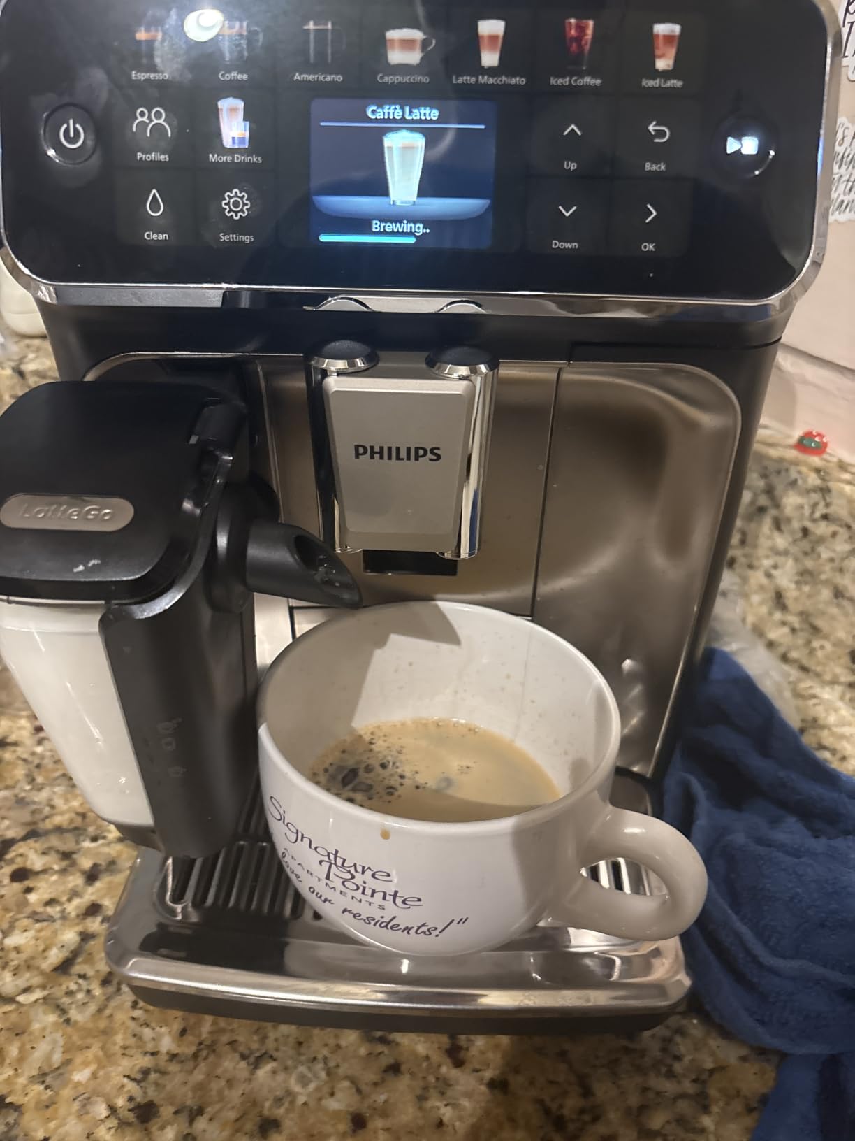 PHILIPS 5500 Series Fully Automatic Espresso Machine, LatteGo Milk System | 20 Hot & Iced Coffee Pre-Sets customize coffee strength, milk and cup size, QuickStart, ceramic grinder, 15 bars (EP5544/94) customer photo 2