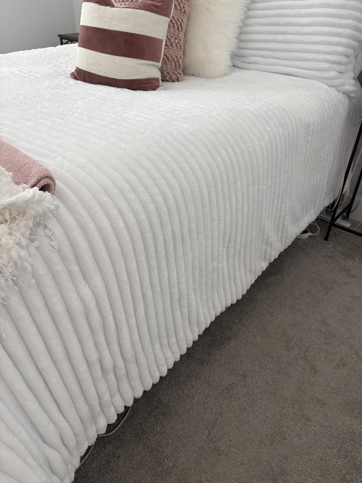 BEDELITE Fleece Queen Comforter Set, Fluffy Bed Set, Grey | Super Soft & Warm Bedding, Luxury Fuzzy Faux Fur Comforter for Winter, Heavy Plush Bedding, with 2 Pillowcases customer photo 2