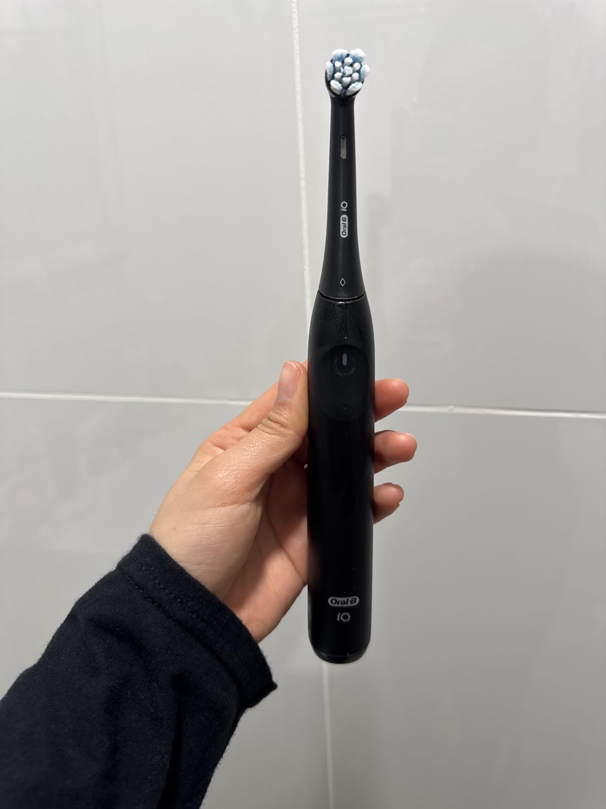 Oral-B iO Series 2 Limited Simple Clean Rechargeable Electric Toothbrush for Adults, Night Black, 3 Modes, Automatic Pressure Sensor for Gum Care, Travel Case customer photo 1