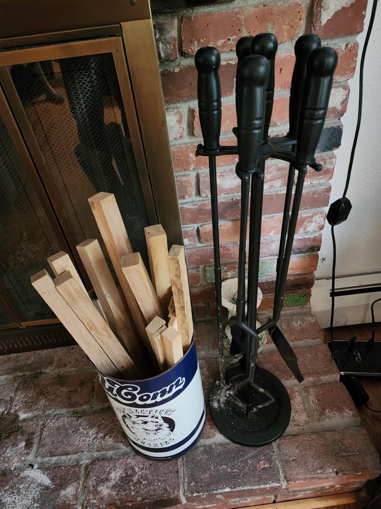 Tomersun Fireplace Tools 5 Pcs 31.5In Fireplace Tool Set Indoor Fireside Accessories Large Fire Place Tools Set Outdoor Fireplace Kit with Poker Shovel Tongs Brush, Stand customer photo 2