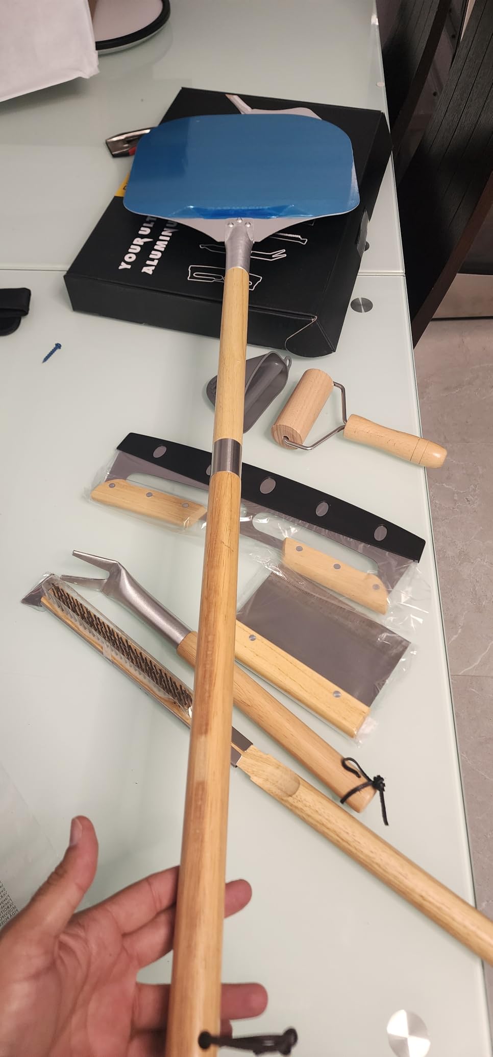 The 7-piece pizza oven accessory set is perfect for making pizza. Comprises a pizza shovel, an oven brush, a bubble Popper deformer, a rocking knife, a silica gel clamp, a dough roller and a scraper customer photo 1