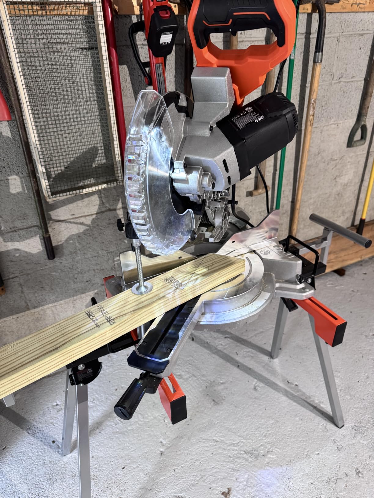 VEVOR Compound Miter Saw, 10-Inch Blade, 15 Amp Motor, 60-Tooth, Corded Single Bevel 0-45°, LED Precision Alignment, Angle Adjustable, Lightweight Cast Aluminum Base, for Wood, Composite Decking customer photo 2