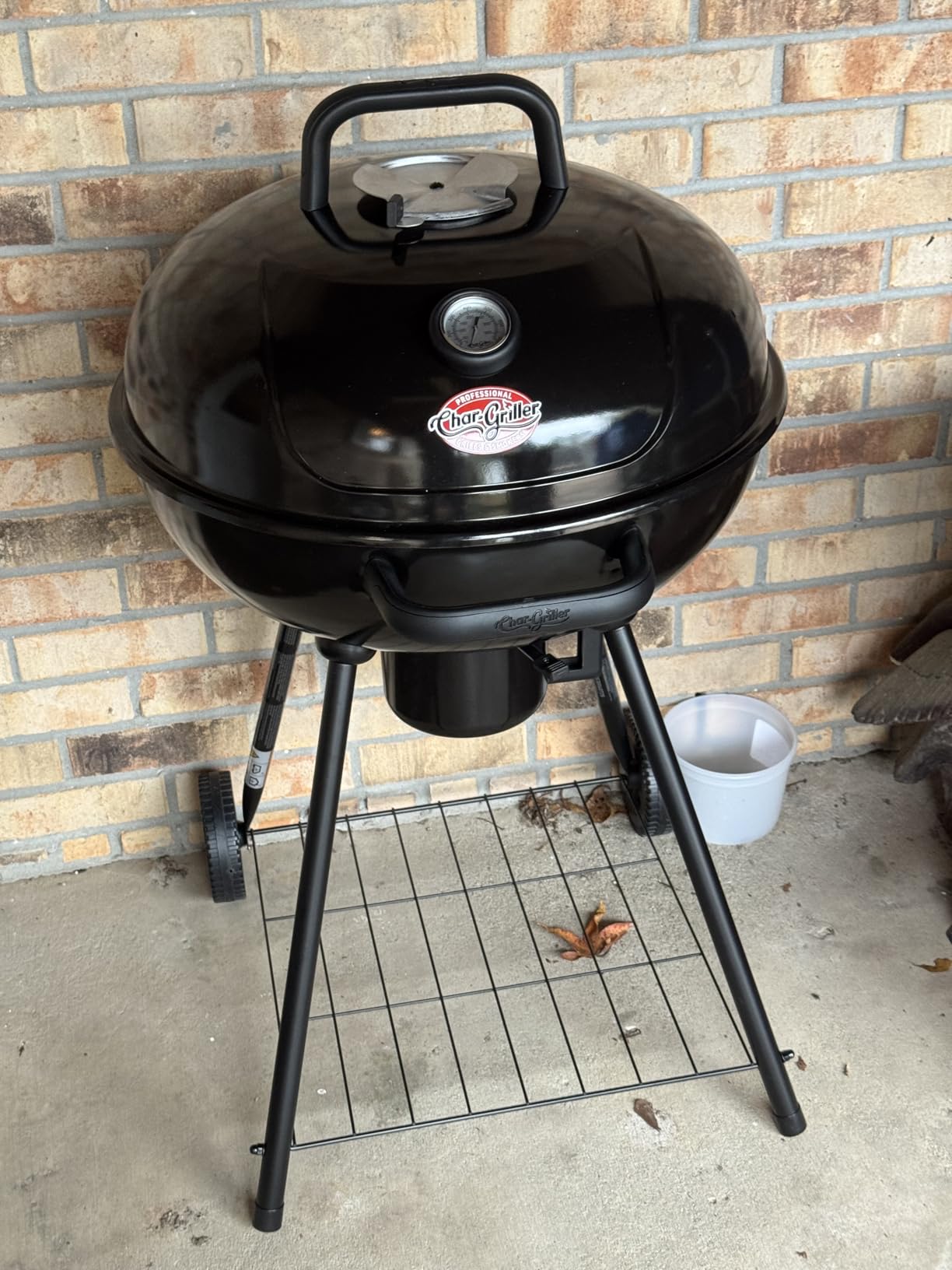 Char-Griller CG30040725 22-inch Kettle Charcoal Grill and Smoker - Steel, Black - 363 sq. in. Cooking Area customer photo 2