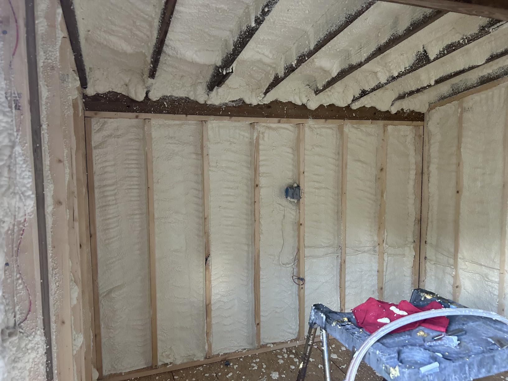 Froth Pak 630 Spray Foam Insulation Kit, 15 ft Hose, Closed Cell | 2 Part Foam Sealant, Yields Up to 630 Board Ft, Air Sealing & Insulating, Class A Fire Rated, Fast Cure, R-6.2 Per Inch customer photo 2