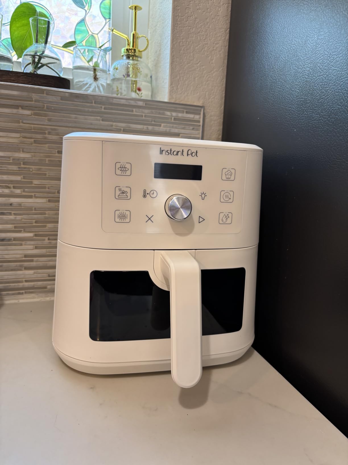 Instant Pot 4Qt Vortex 6-in-1 Mini Air Fryer, Custom Program Options, Air Fry, Broil, Roast, Dehydrate, Bake, Reheat, Black, 4 Quarts customer photo 1