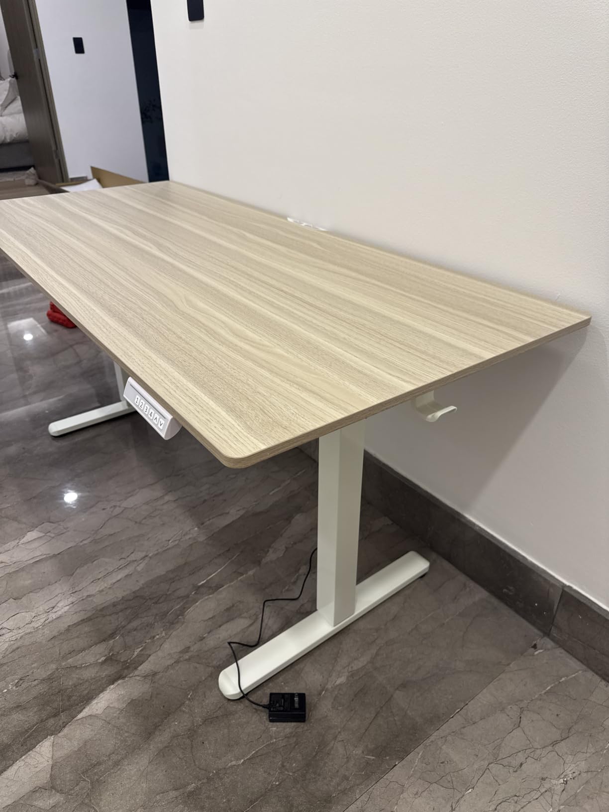 HUANUO 32x19 Inch Small Electric Standing Desk, Adjustable, Light Walnut | 176 Lbs Capacity, Rounded Corners, Wheel-Ready Feet, Compact Desktop, Apartment Workspace, 28.3-46.5 Inch Height Range customer photo 1