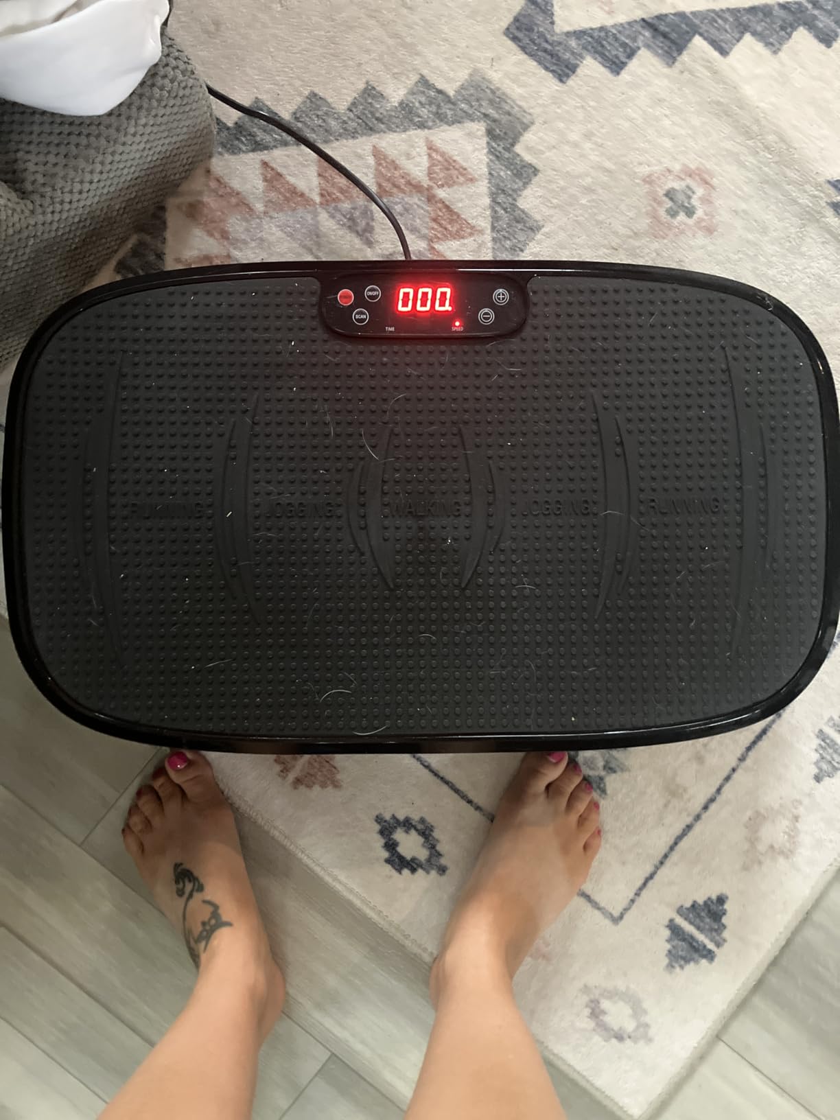 HTM Vibration Plate Exercise Machine, 9 Modes & 120 Speeds, Body Shake Plate with Resistance Bands Slot & Remote Control, Shake Board for Weight Loss Fat Burner Home Fitness Workout customer photo 1