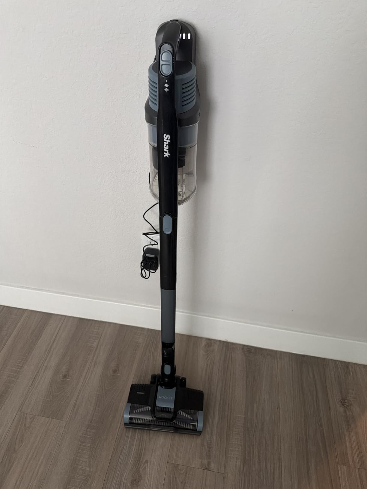 Shark Pet Cordless Stick Vacuum, Ice Blue, IX141AMZ | XL Dust Cup, LED Headlights, Removable Handheld, Crevice Tool, Vacuum for Pet Hair, Carpet & Hard Floors, 40-Min Runtime customer photo 2