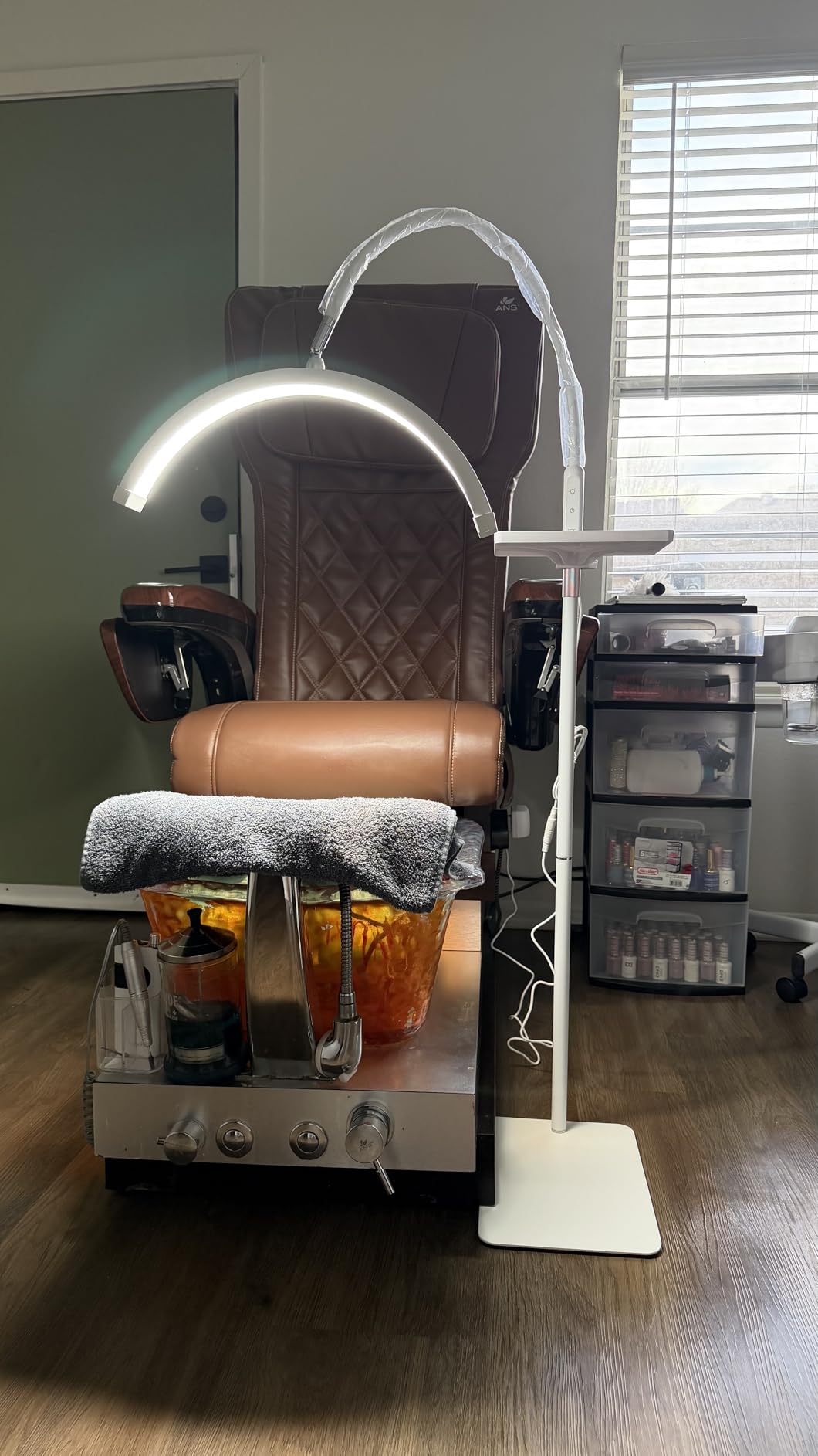 LIONVISON Half Moon Lash Light: 6500K LED Lamp Ring Light with Tray | 360° Flexible Gooseneck Durable Metal Stand - Salon Use for Lash Artists Eyelash Extensions (18In Black) customer photo 2