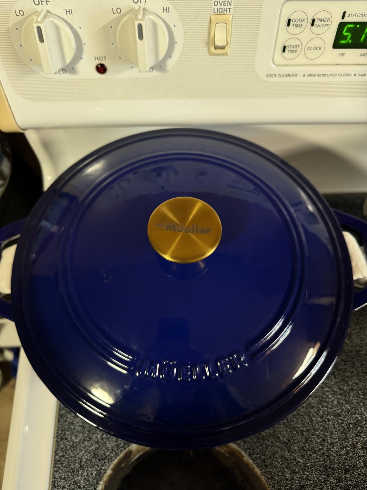 MUELLER HOME 5.5 Quart Enameled Cast Iron Oval Dutch Oven with Rooster Knob and Cotton Potholders, Heavy-Duty Cookware, Oven-Safe up to 500° F & Across All Cooktops, Thanksgiving Essentials, Emerald customer photo 2