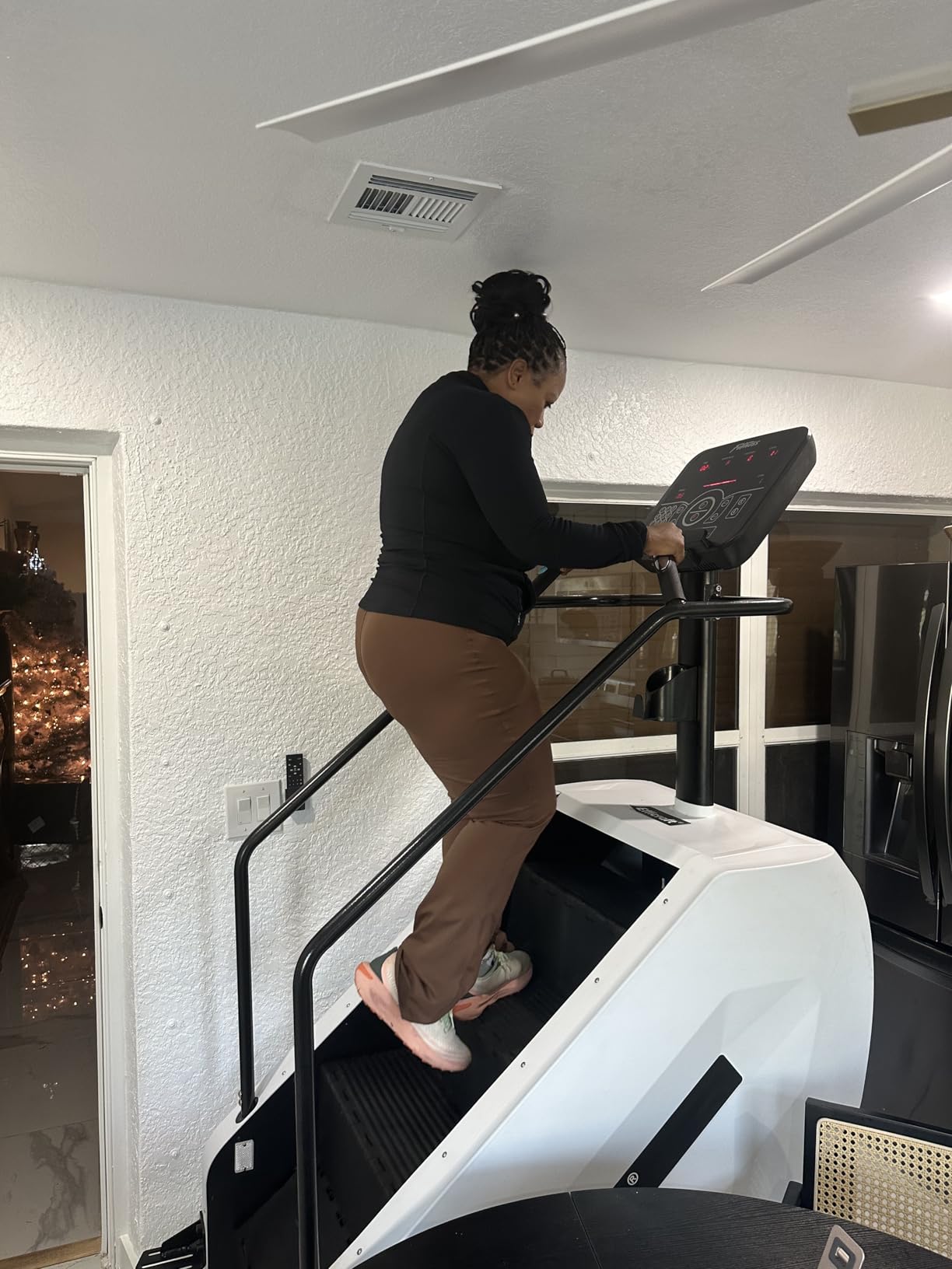 EFFICRAFT Commercial 90% Pre-Assembled Stair Master, Continuous Climbing Exercise Machine for Cardio, 15 Speed Levels Stair Master, 15-164 Steps/Min customer photo 2