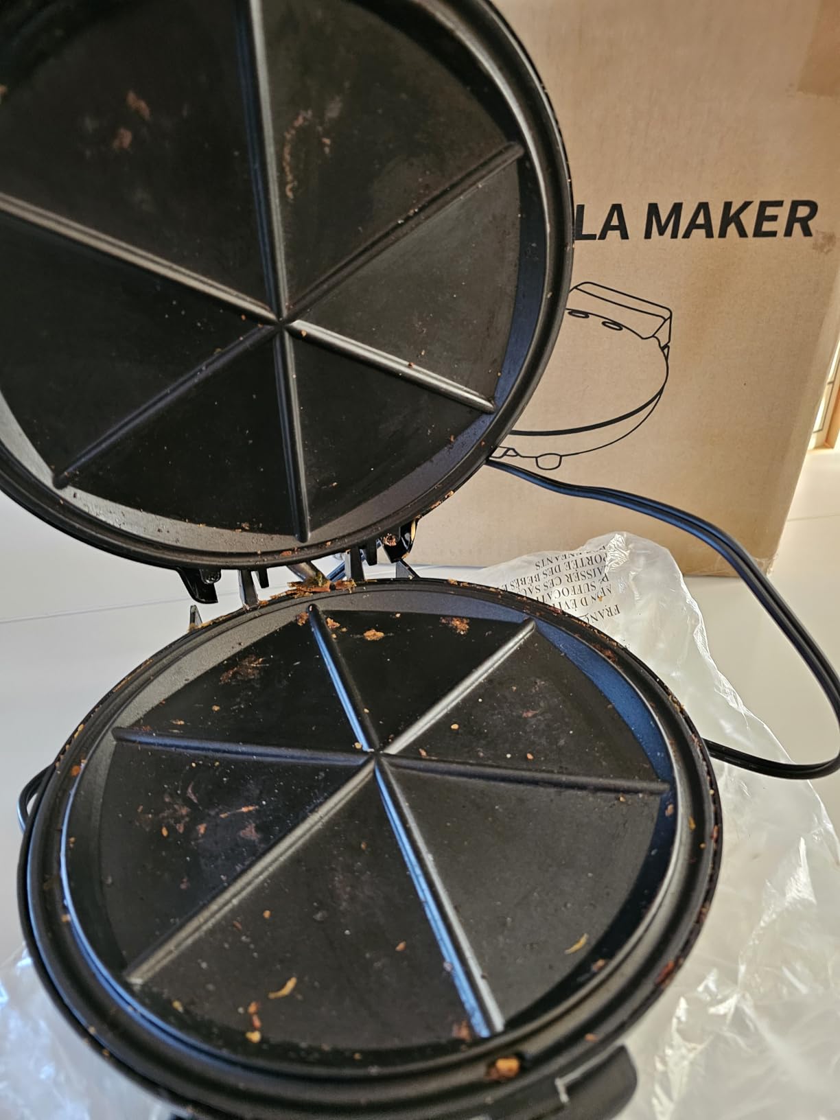 Electric Quesadilla Maker, 9.5'' Quesadilla Press with Easy Slice 6 Wedge, Non Stick Surface, Locking Latch For Extra Stuffing, Grilled Cheese Corn Flour Tortilla Snacks customer photo 1