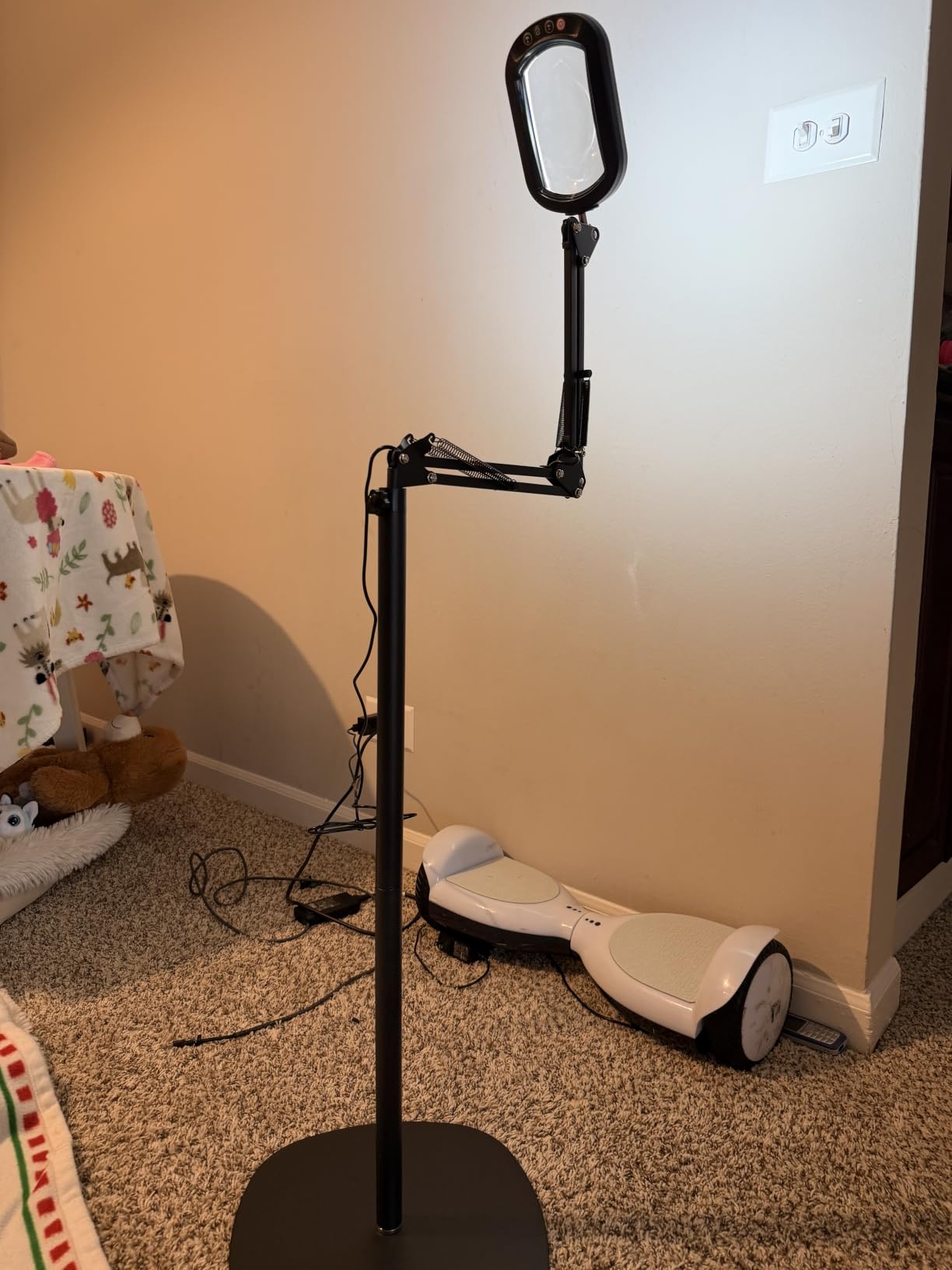 IVMAIE 12X Magnifying Glass with Light and Stand, Real Glass Lens, 5 Color Modes LED Dimmable Lighted, 3-in-1 Floor Lamp with Clamp, Hands Free Magnifier for Reading, Craft Painting Close Work, Black customer photo 2
