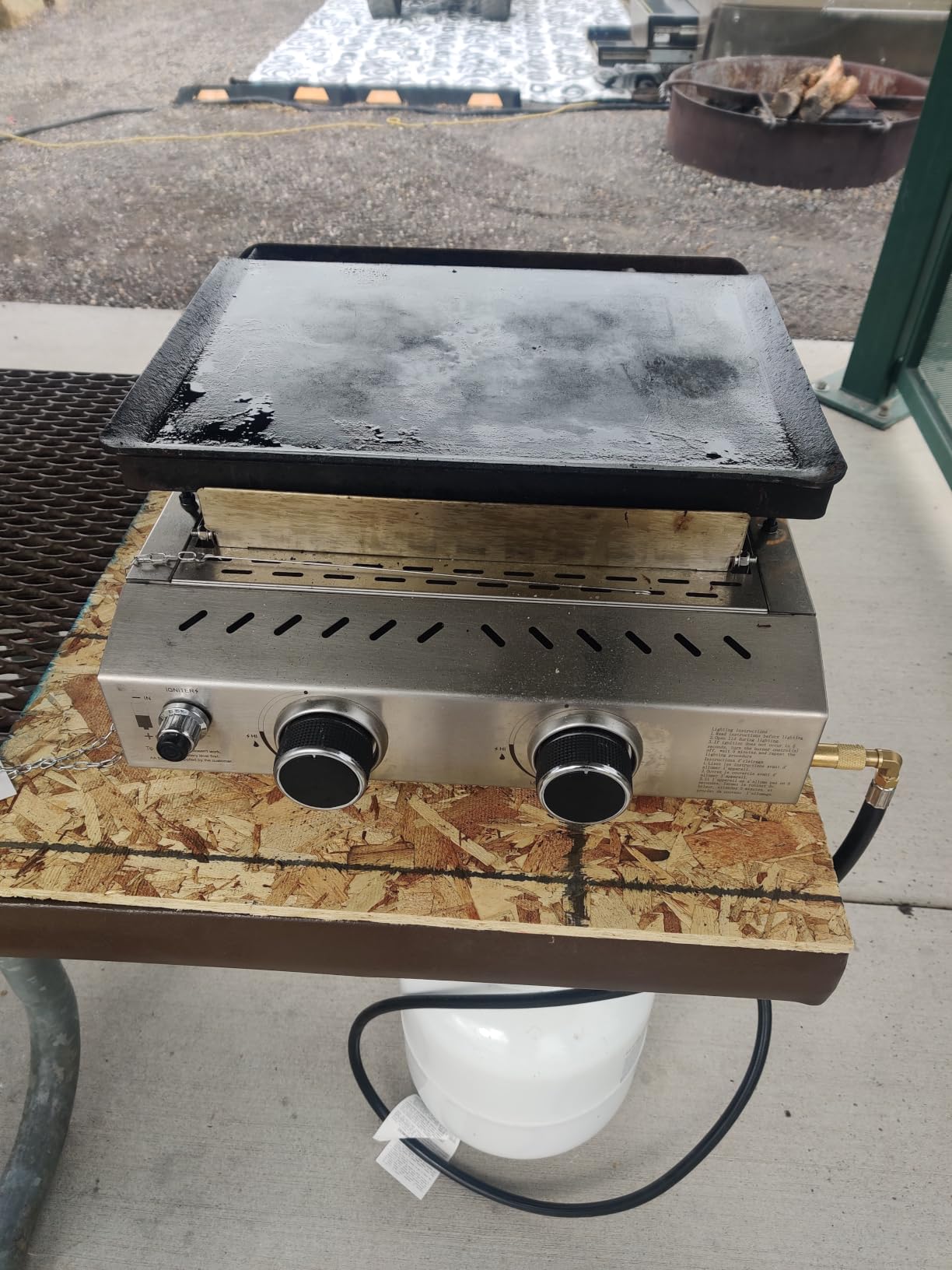 COWSAR 2-Burner 16000 BTU Propane BBQ Grill, Stainless Steel Barbecue Grill with Cast Iron Grates, Lid, Side Shelf, Removable Oil Tray and Lockable Wheels, Ideal for Patio, Backyard and Camping customer photo 1