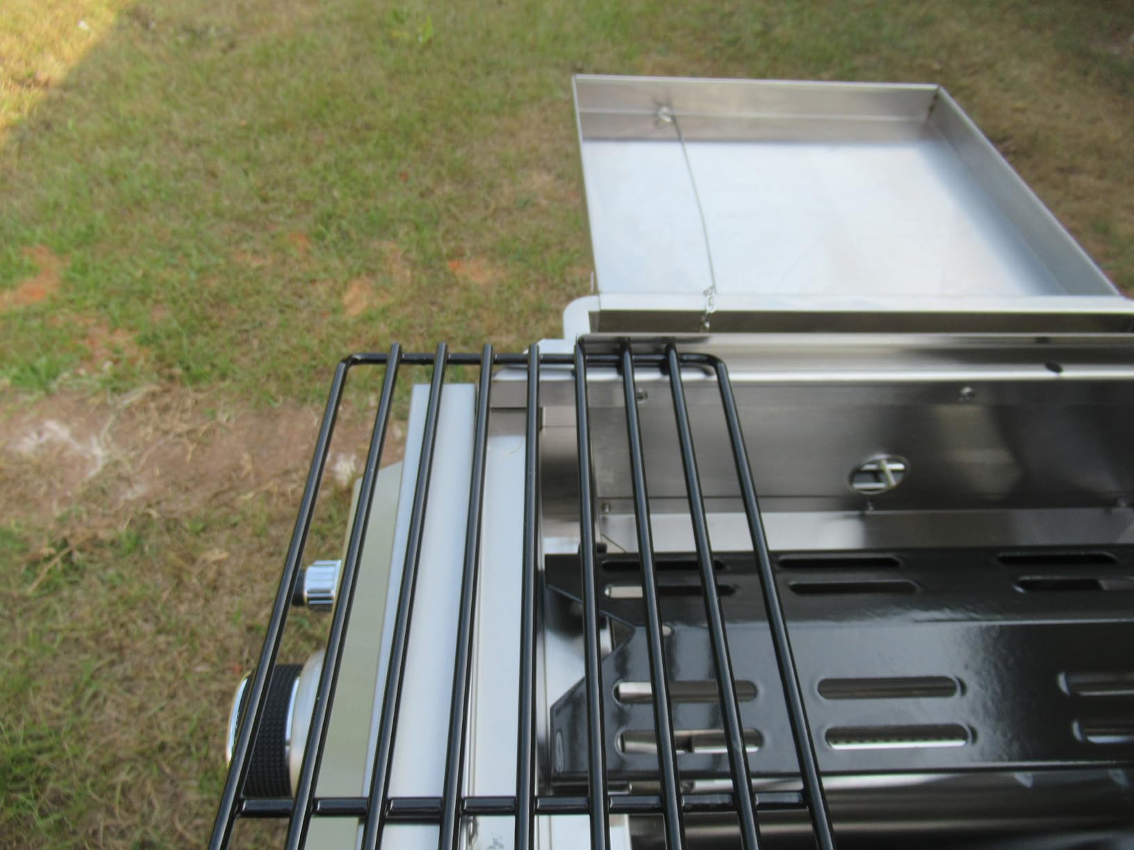 COWSAR 2-Burner 16000 BTU Propane BBQ Grill, Stainless Steel Barbecue Grill with Cast Iron Grates, Lid, Side Shelf, Removable Oil Tray and Lockable Wheels, Ideal for Patio, Backyard and Camping customer photo 2