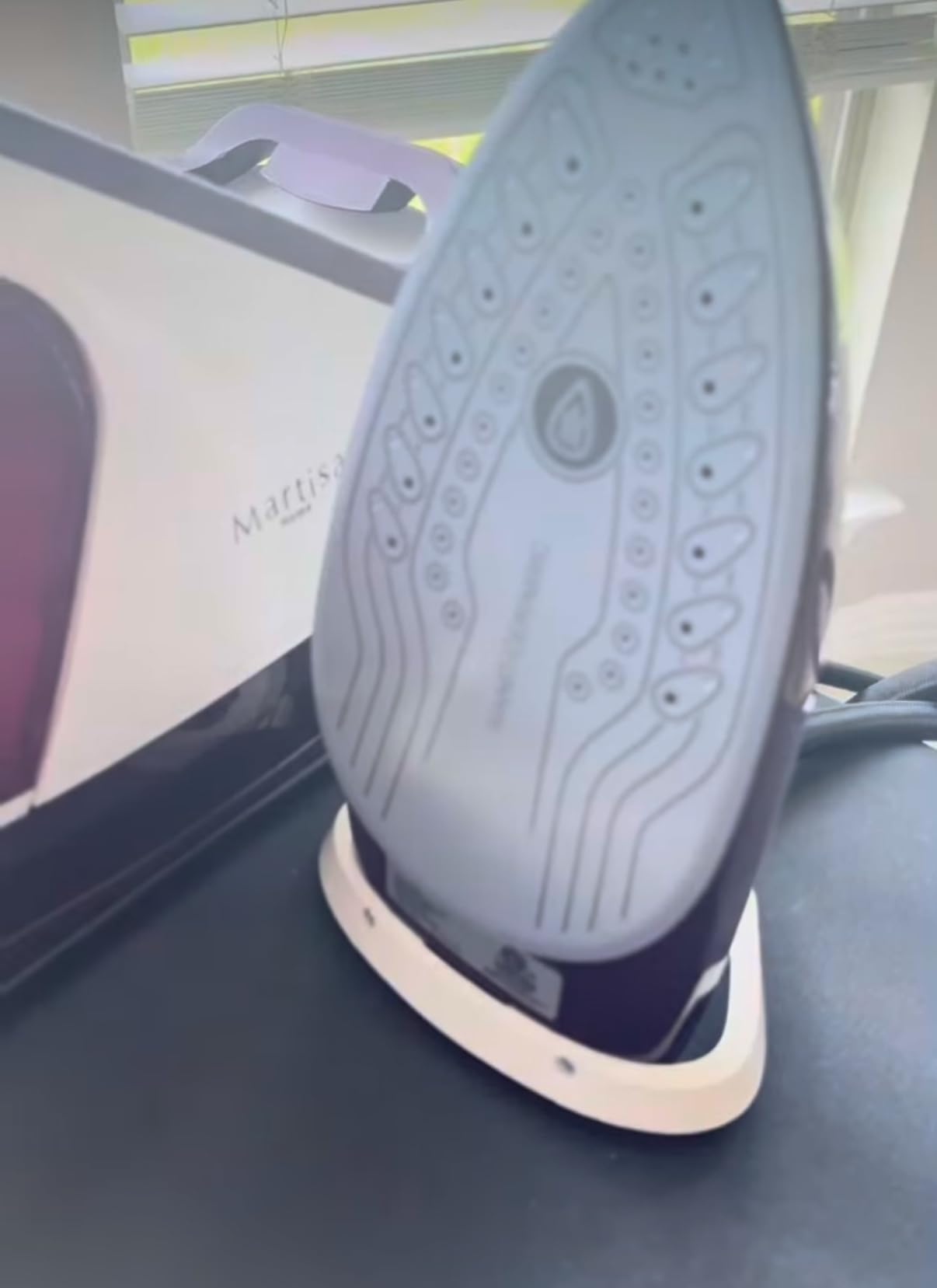 Martisan Steam Iron for clothes, 1800W, Nano Ceramic Soleplate, Dynamic Steam Burst, Precise Thermostat for All Fabrics, Auto-off, Fast Heating, Self-Clean, 4-in-1 Iron, Anti-Drip, Anti-Calc customer photo 1