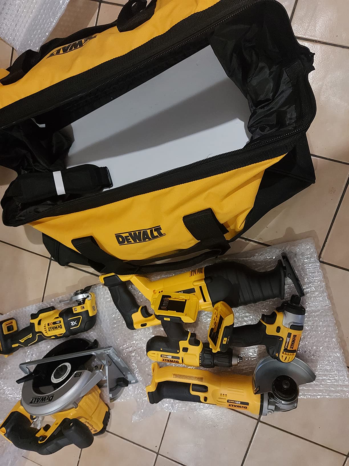 DEWALT 20V MAX 7-Tool Combo Kit, Includes Cordless Drill, Impact Driver, Reciprocating Saw, Circular Saw, Oscillating Tool, Random Orbital Sander, Jigsaw, 5Ah Battery and Charger (DCK751P1) customer photo 1
