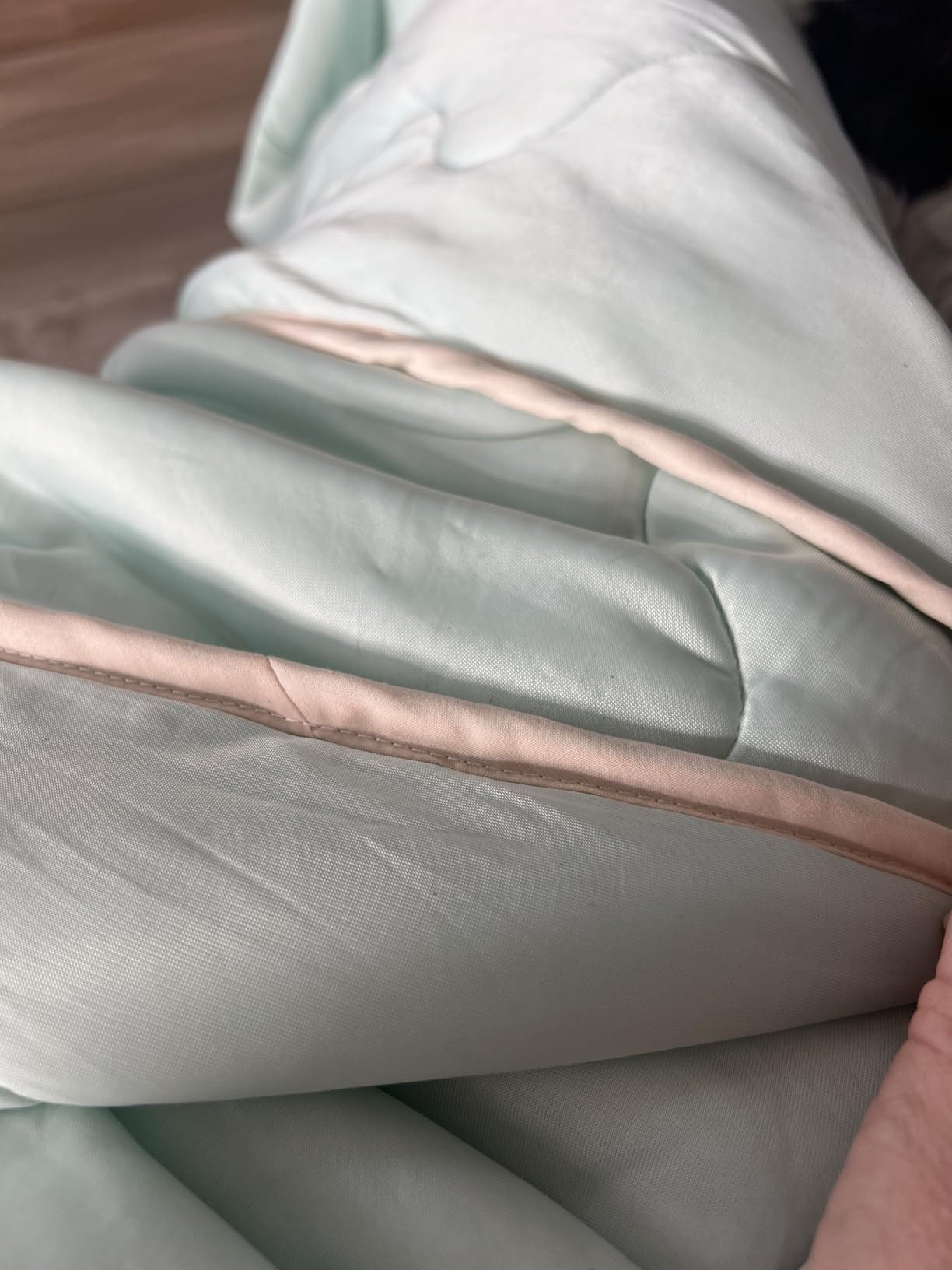 Summer Cooling Comforter Queen Size, Ultra Cooling Blankets for Hot Sleeper | Q-Max 0.55 Lightweight Below Zero Cooling Blanket, Arc-Chill Cooling Fiber, 5X Breathable for Night Sweats, 90x90, Grey customer photo 1