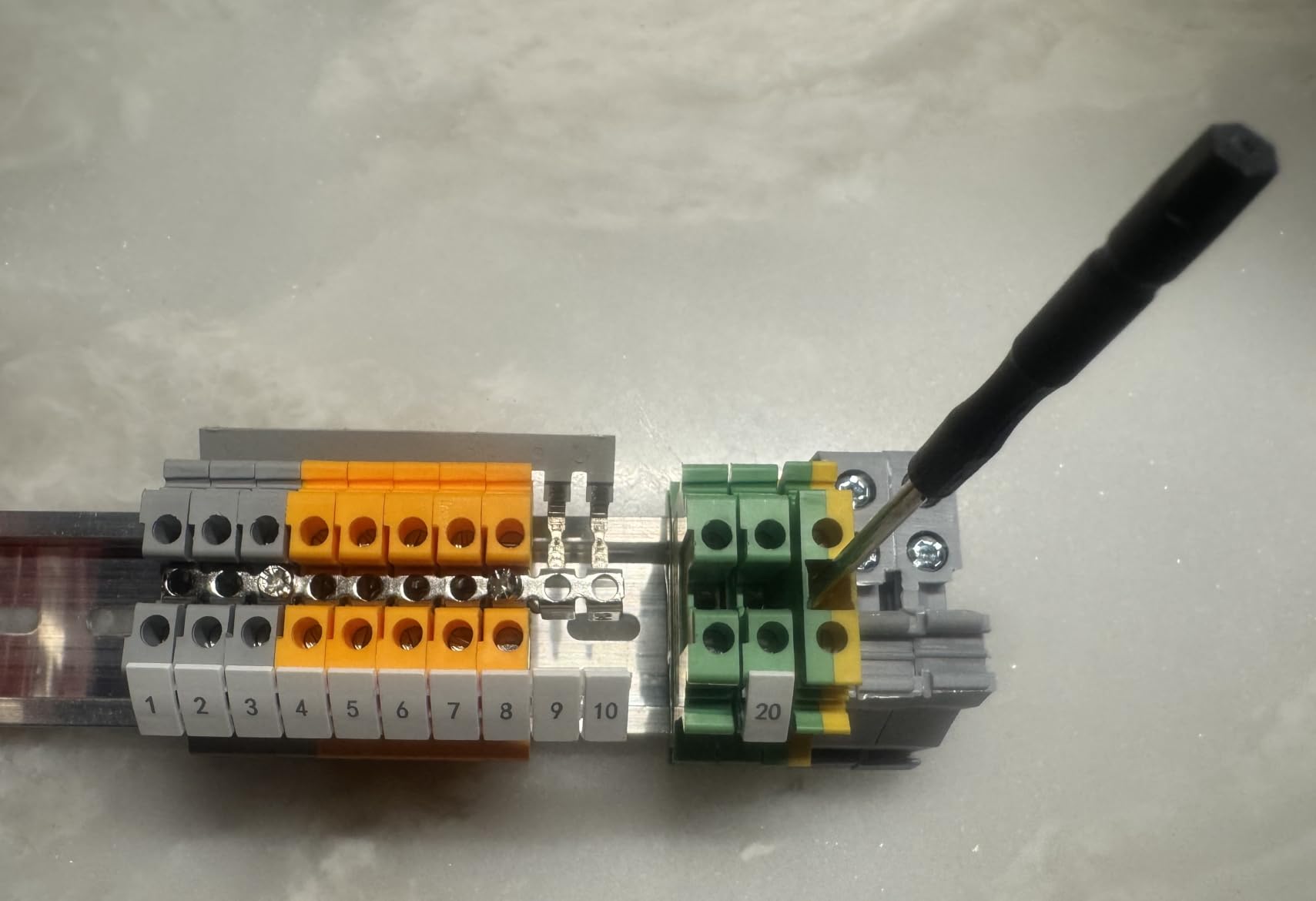 30Pcs Terminal Blocks Kit, 32A 690V Screw Terminal Block 22-14 AWG | DIN Rail Mount Universal, Electrical Wire Connectors, Aluminum Rail, End Covers & Jumpers for Control Panel, 6 Colors customer photo 1