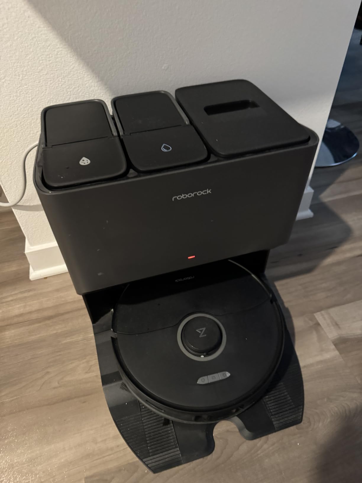 Narwal Flow 2 Robot Vacuum and Mop Combo, 31000Pa, FlowWash Mop, White | Self-Cleaning, AI Object Recognition, Self-Emptying & Refilling, 212℉ Hot Water Mop Washing & Drying, Tangle-Free Design customer photo 1