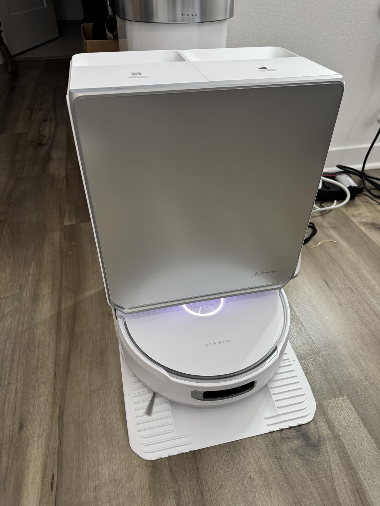 Narwal Flow 2 Robot Vacuum and Mop Combo, 31000Pa, FlowWash Mop, White | Self-Cleaning, AI Object Recognition, Self-Emptying & Refilling, 212℉ Hot Water Mop Washing & Drying, Tangle-Free Design customer photo 2
