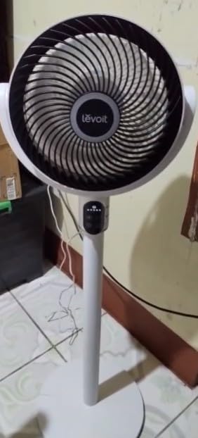 Levoit Standing Fan for Bedroom, 2-in-1 Pedestal & Tabletop Oscillating Fan | 20dB Quiet, Floor Fan with 90° Oscillation, 1024 CFM Airflow, DC Motor, 5 Speeds, 12H Timer, Remote, for Home, Room, White customer photo 2