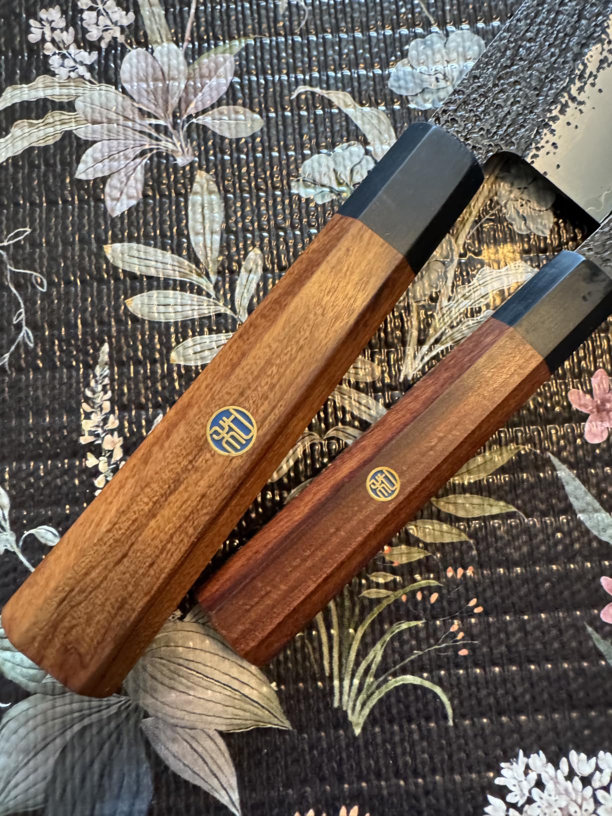 HOSHANHO 7 Pcs Knife Set with Magnetic Knife Block, Ultra Sharp Knife Set | Hand Forged 9 Layers 10CR15MOV High Carbon Steel Kitchen Knife Set, Japanese Chef Knife Set with Ergonomic Rosewood Handle customer photo 2