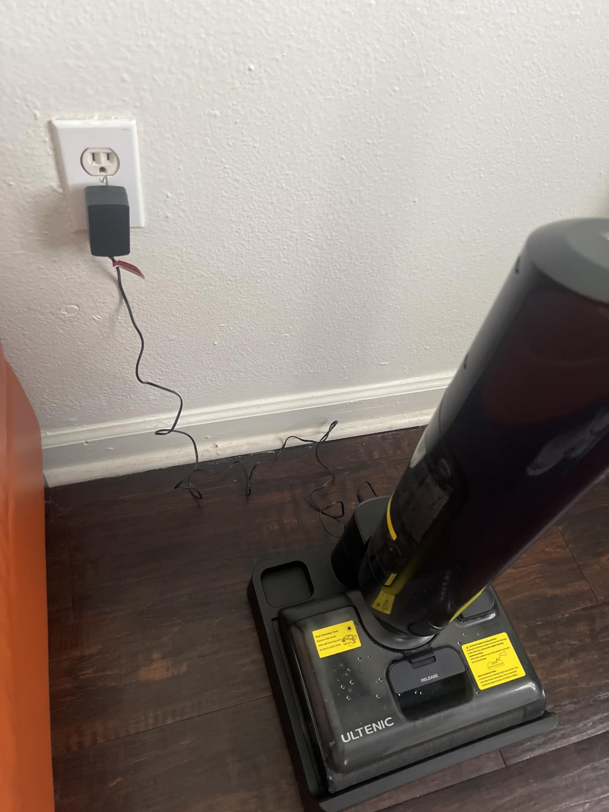 Ultenic Wet Dry Vacuum Cleaner, Vacuum Mop for Wet & Dry Messes, 180° Lay-Flat & Auto Self-Cleaning, 60Mins Runtime & Edge-Cleaning, Anti-Tangle Roller for Hard Floor and Pet Hair, AC1 TriFlex customer photo 2
