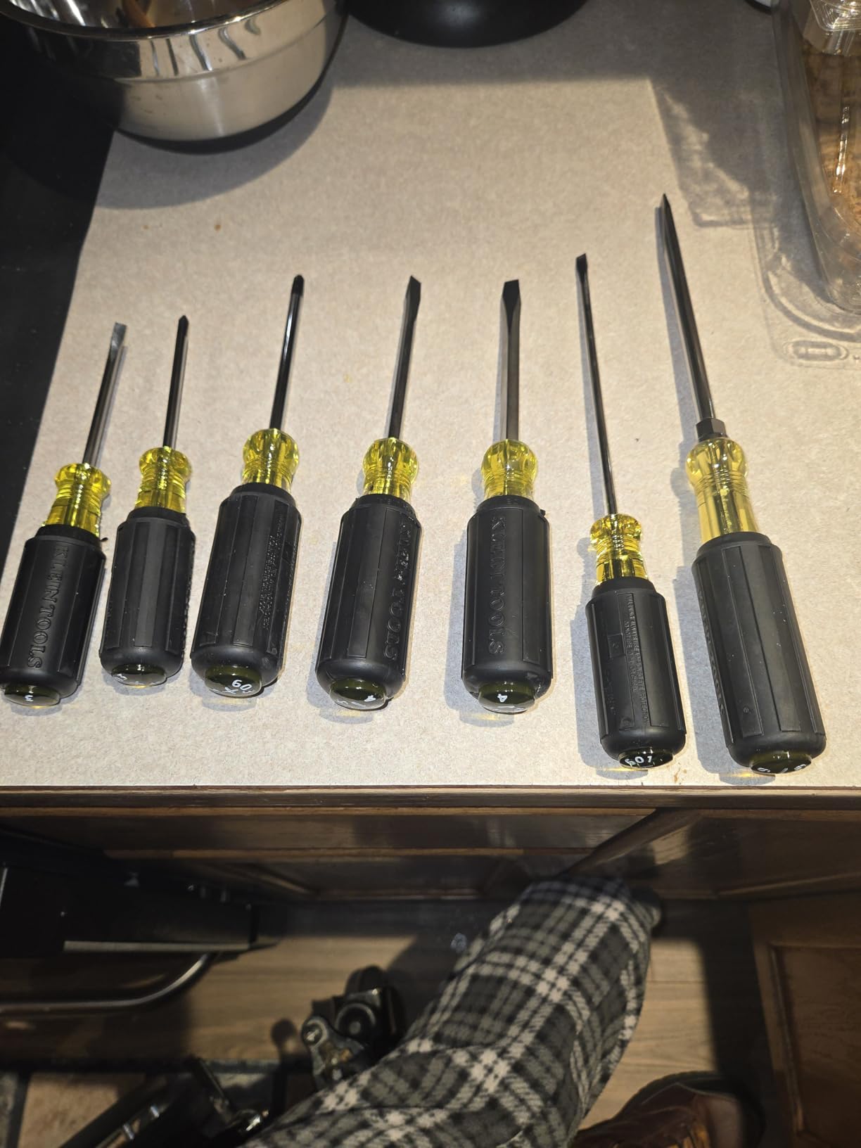 Klein Tools 85076 Screwdriver Set, Made in USA, Slotted and Phillips Screwdrivers with Non-Slip Cushion-Grip Handles and Tip-Ident, 7-Piece customer photo 2