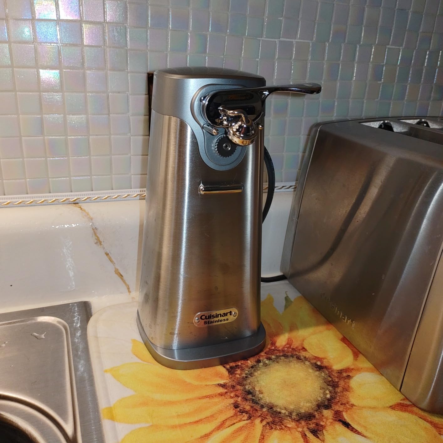Cuisinart SCO-60 Deluxe Electric Can Opener, Quality-Engineered Motor System Allows you to Open Any Size Can, Stainless Steel customer photo 1