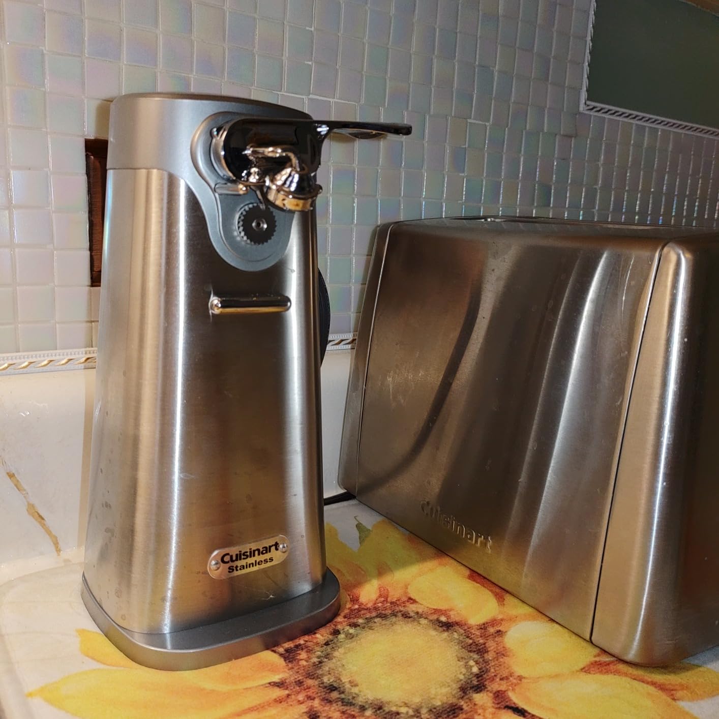 Cuisinart SCO-60 Deluxe Electric Can Opener, Quality-Engineered Motor System Allows you to Open Any Size Can, Stainless Steel customer photo 2
