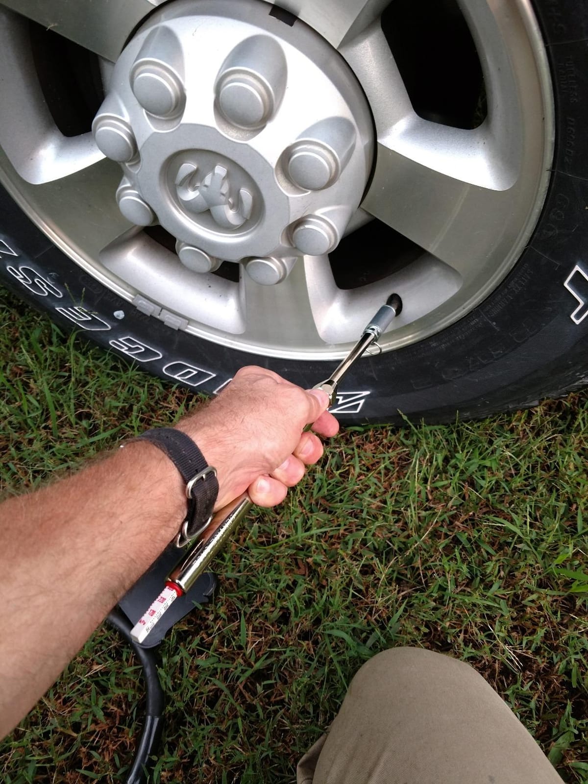 Milton S-986 Straight Foot Dual Head Tire Pressure Gauge with Dual Head Chuck, 10-160 PSI Heavy Duty Air Pressure Gauge for Semi Truck, Tractor Trailer, Dually, RV and Automotive Tires customer photo 1