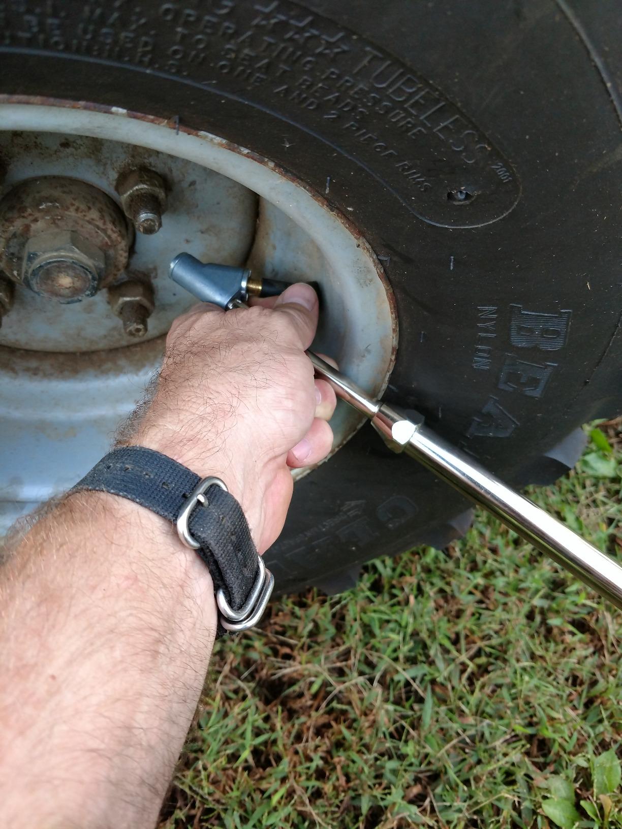 Milton S-986 Straight Foot Dual Head Tire Pressure Gauge with Dual Head Chuck, 10-160 PSI Heavy Duty Air Pressure Gauge for Semi Truck, Tractor Trailer, Dually, RV and Automotive Tires customer photo 2