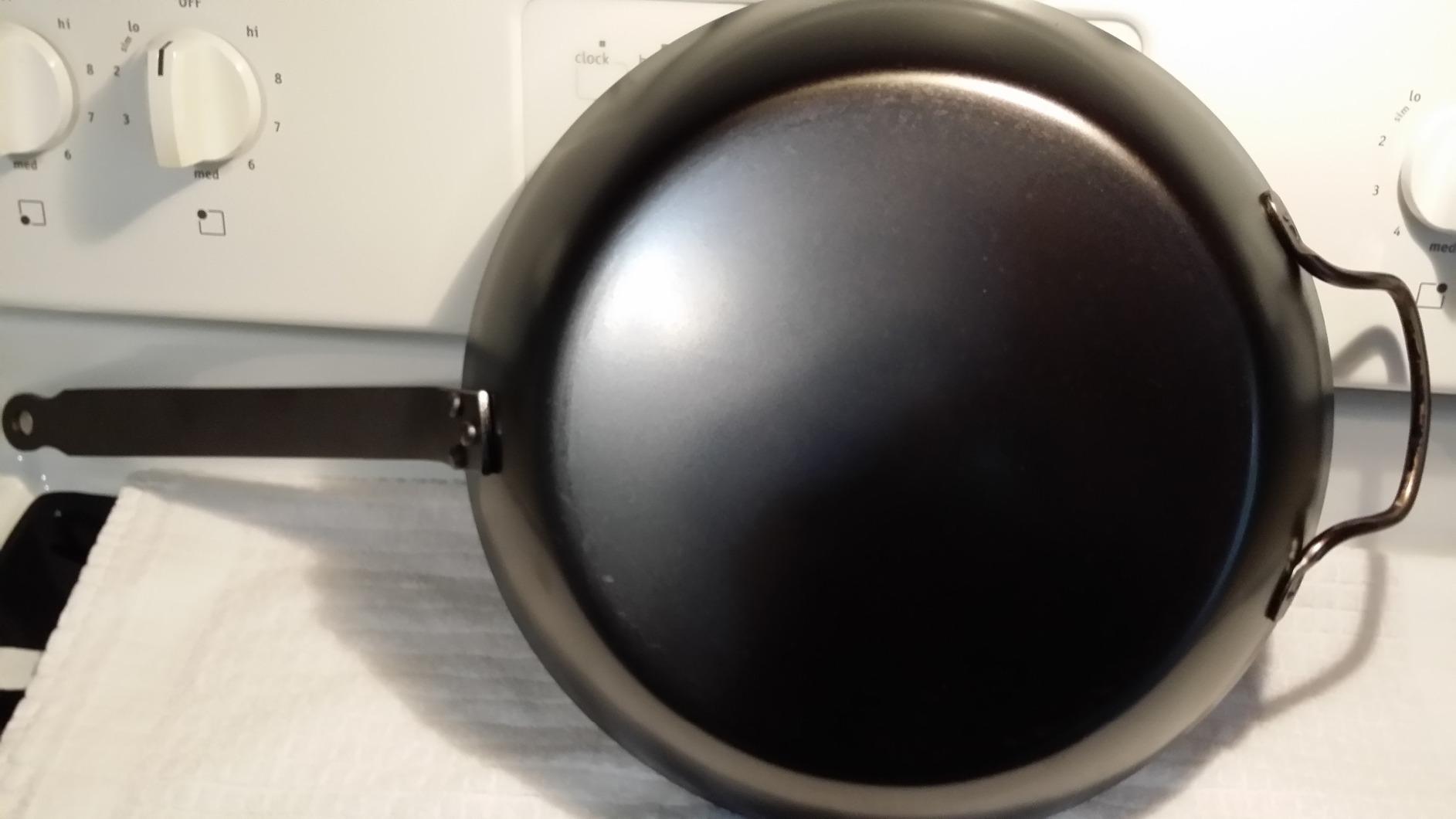 De Buyer 5110.24 Carbone Plus Heavy Quality Steel Round Lyonnaise Frying Pan, 24 cm Diameter customer photo 1