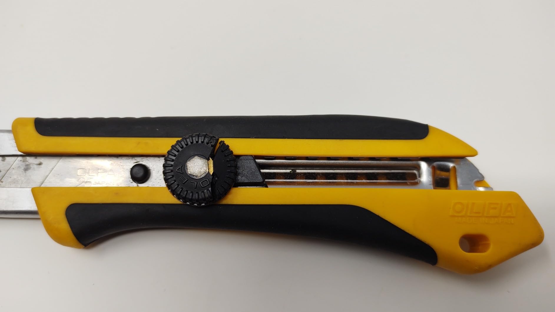OLFA 25mm Extra Heavy-Duty Utility Knife (XH-1) - Ratchet Lock, Snap-Off Blade customer photo 1
